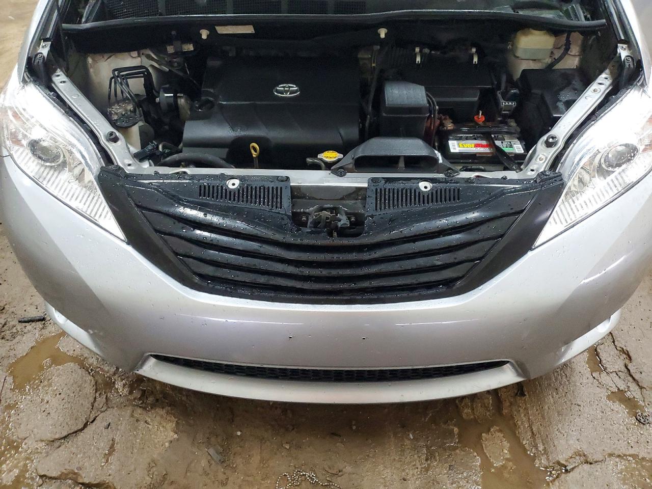 2015 Toyota Sienna L 7-passenger Silver vin: 5TDZK3DC3FS646940