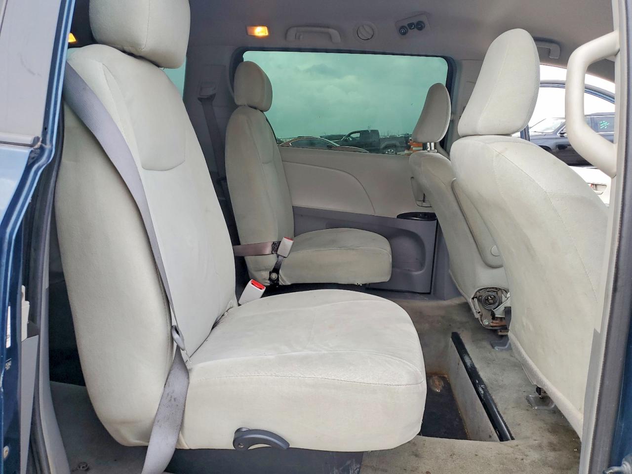 2011 Toyota Sienna Base 7-passenger Blue vin: 5TDZK3DC4BS025040