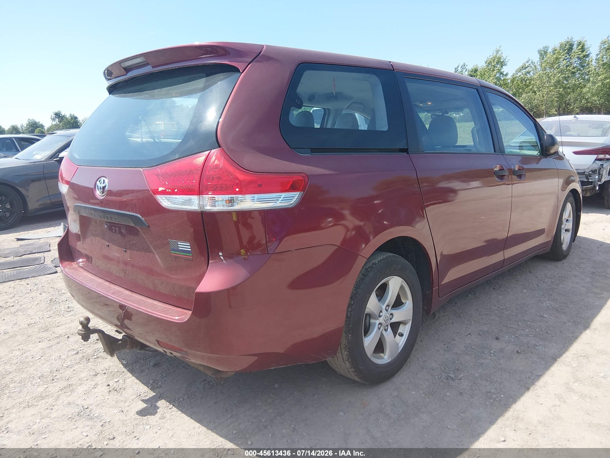 2013 Toyota Sienna L V6 7 Passenger Red vin: 5TDZK3DC4DS282573