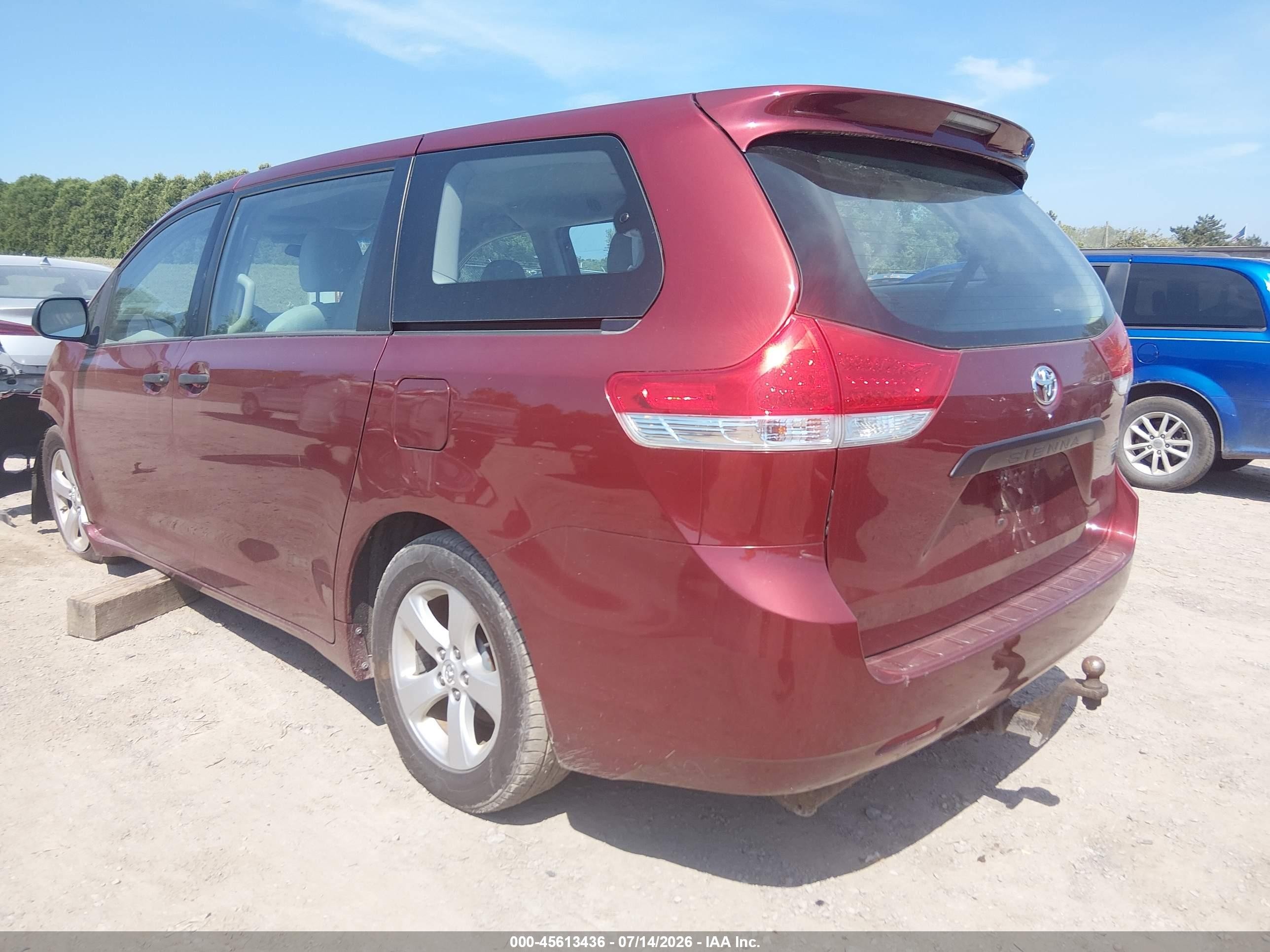 2013 Toyota Sienna L V6 7 Passenger Red vin: 5TDZK3DC4DS282573