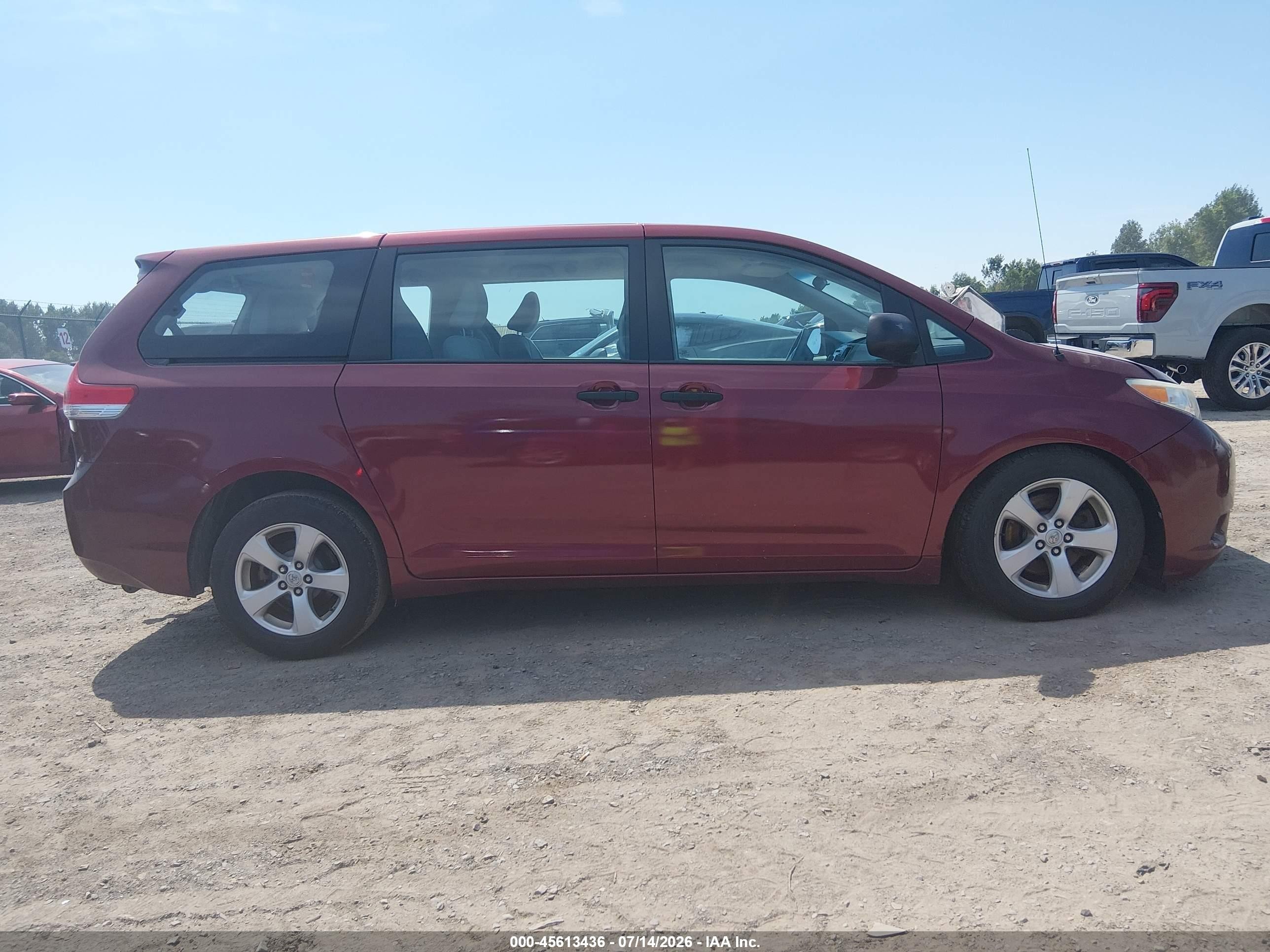 2013 Toyota Sienna L V6 7 Passenger Red vin: 5TDZK3DC4DS282573