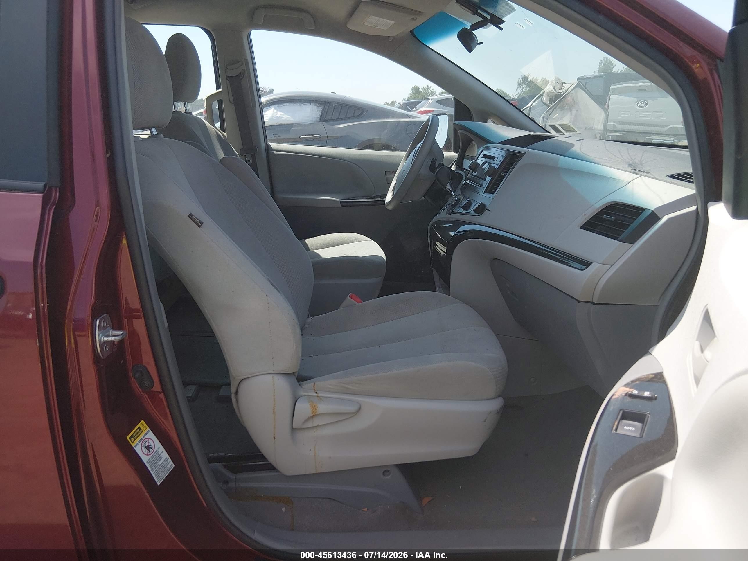 2013 Toyota Sienna L V6 7 Passenger Red vin: 5TDZK3DC4DS282573