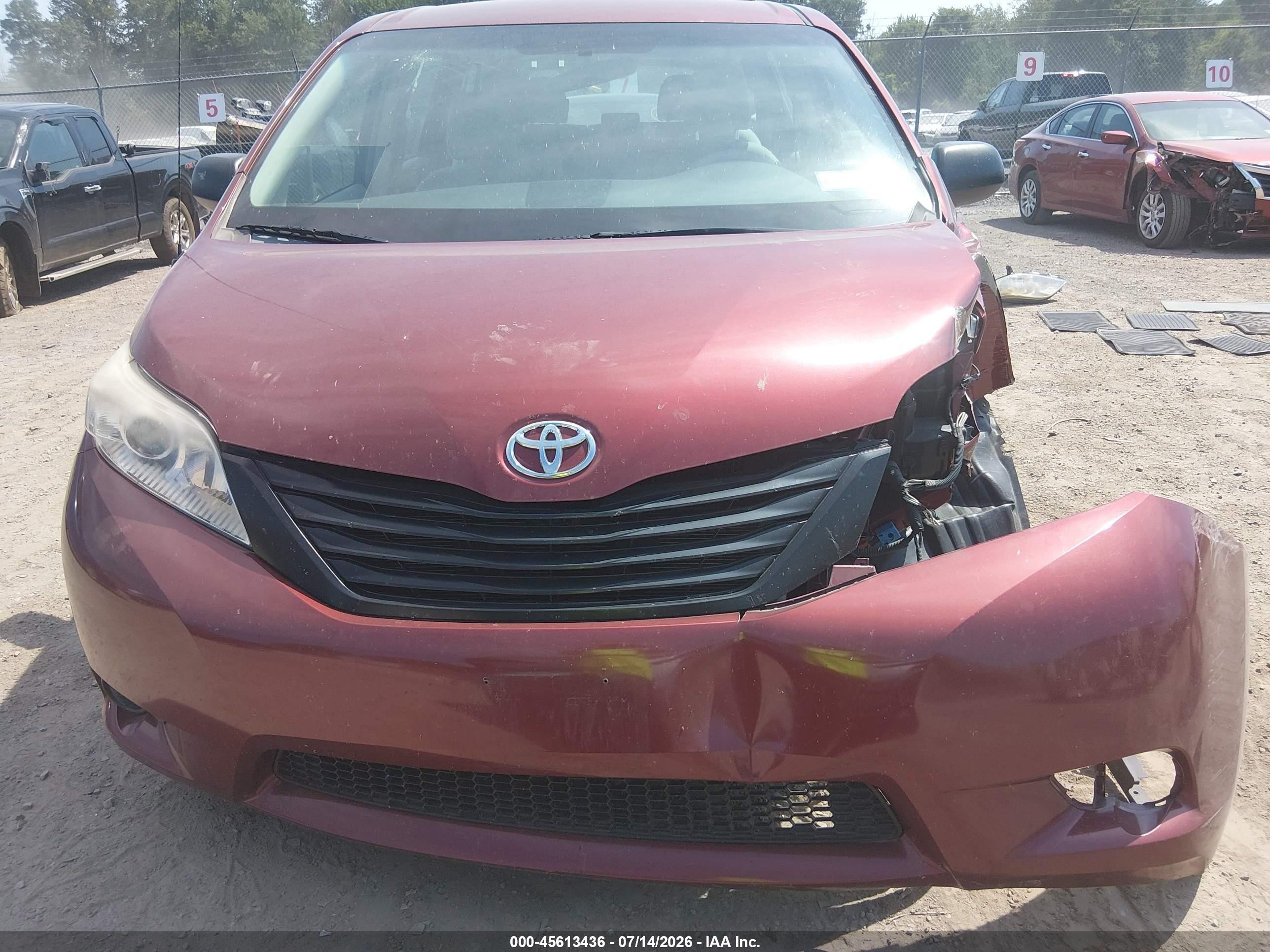 2013 Toyota Sienna L V6 7 Passenger Red vin: 5TDZK3DC4DS282573