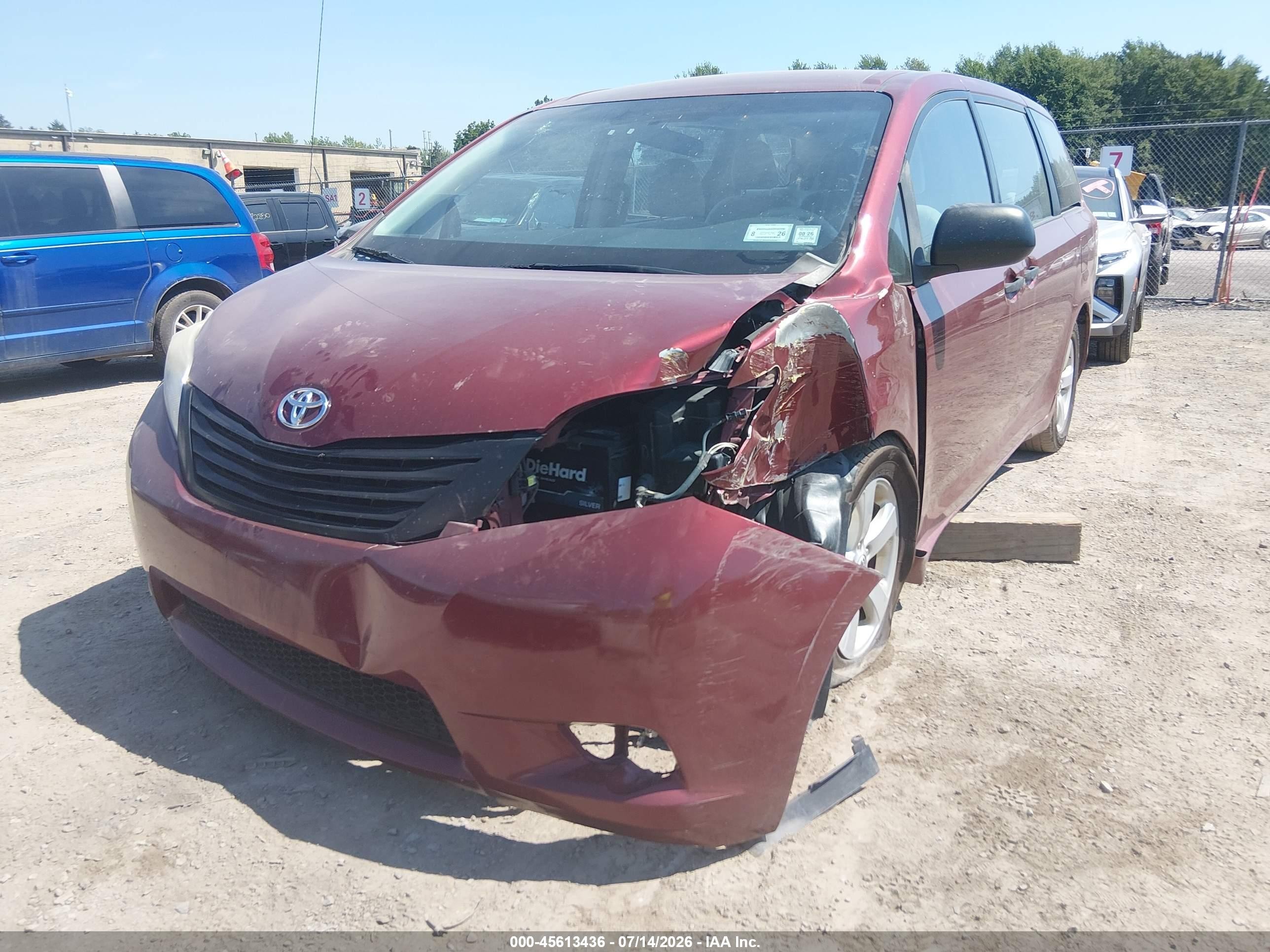 2013 Toyota Sienna L V6 7 Passenger Red vin: 5TDZK3DC4DS282573