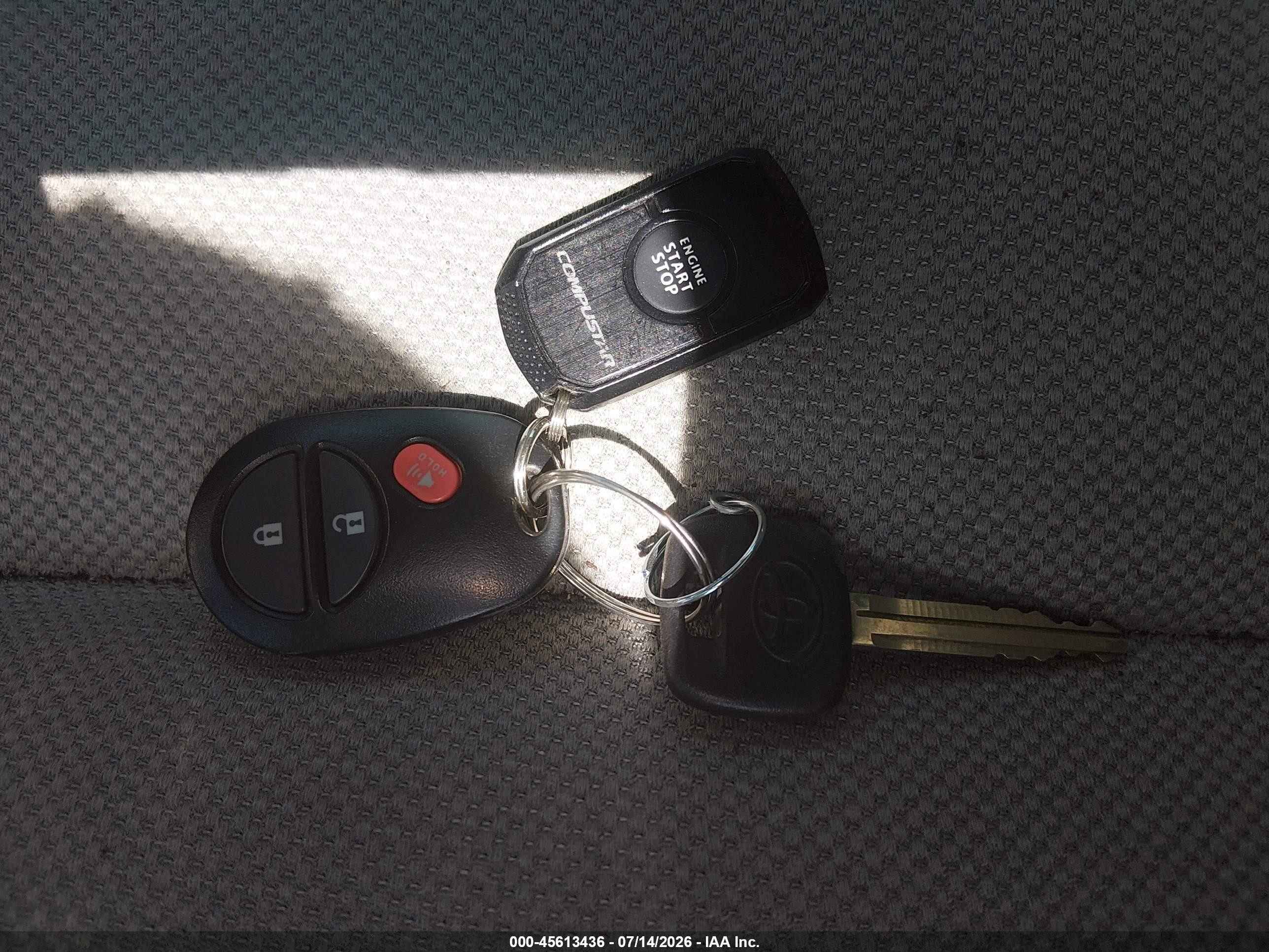 2013 Toyota Sienna L V6 7 Passenger Red vin: 5TDZK3DC4DS282573