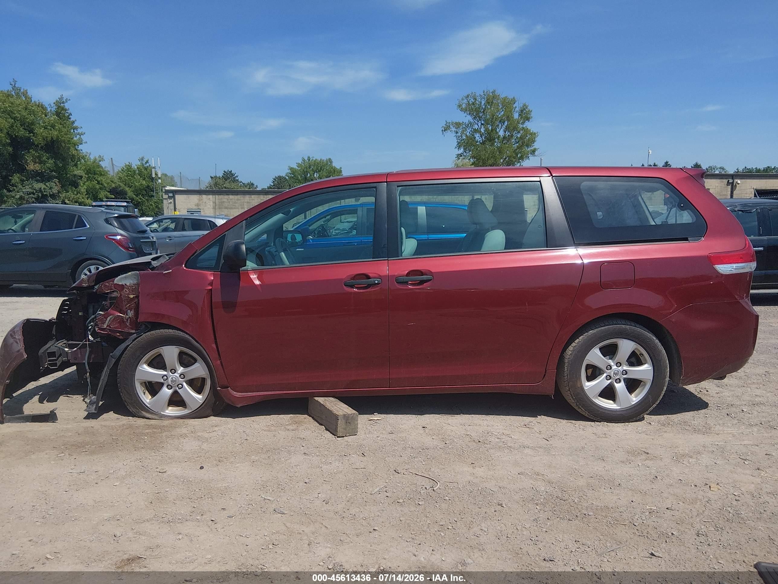 2013 Toyota Sienna L V6 7 Passenger Red vin: 5TDZK3DC4DS282573