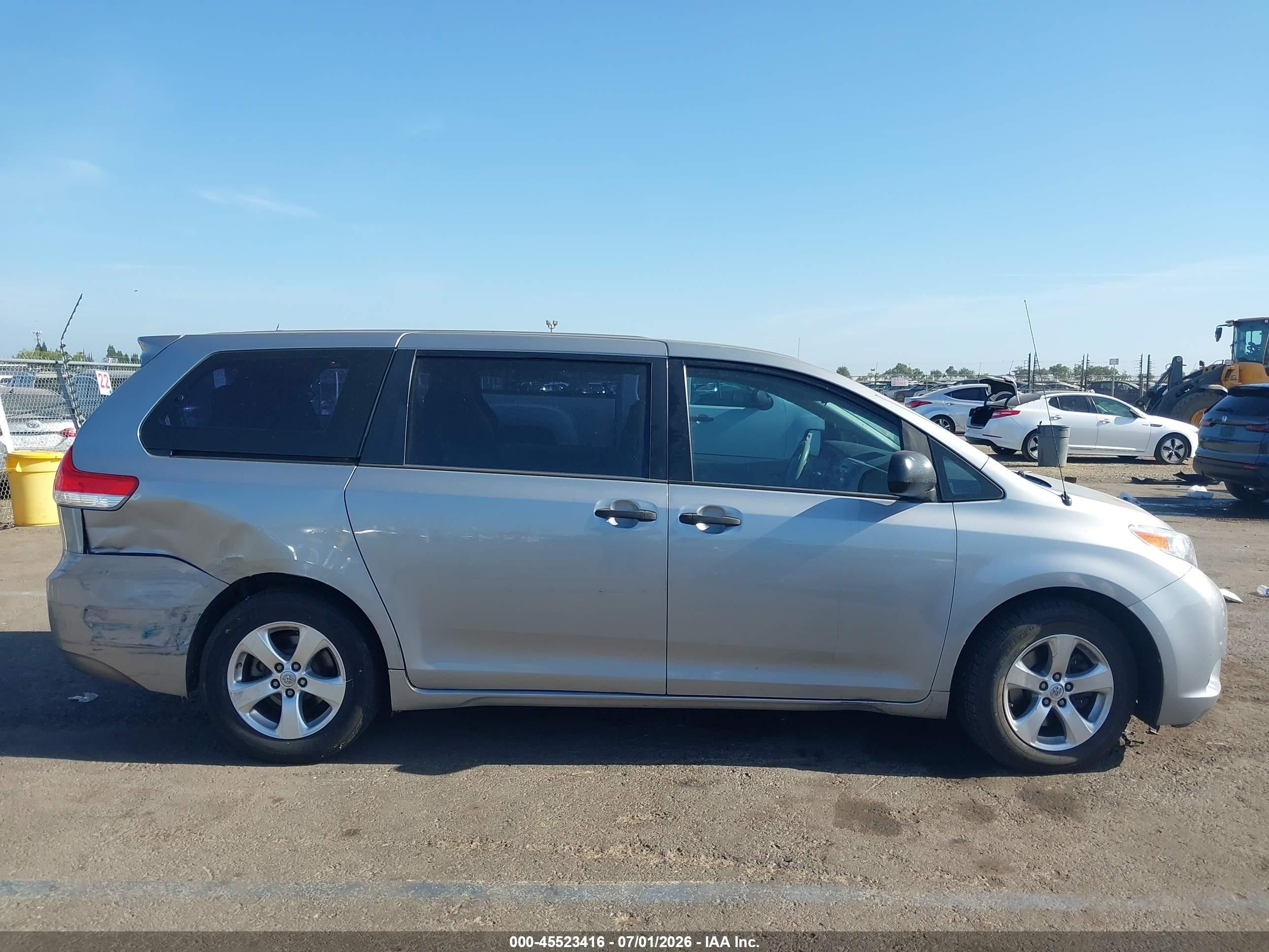 2013 Toyota Sienna L V6 7 Passenger Silver vin: 5TDZK3DC4DS358311