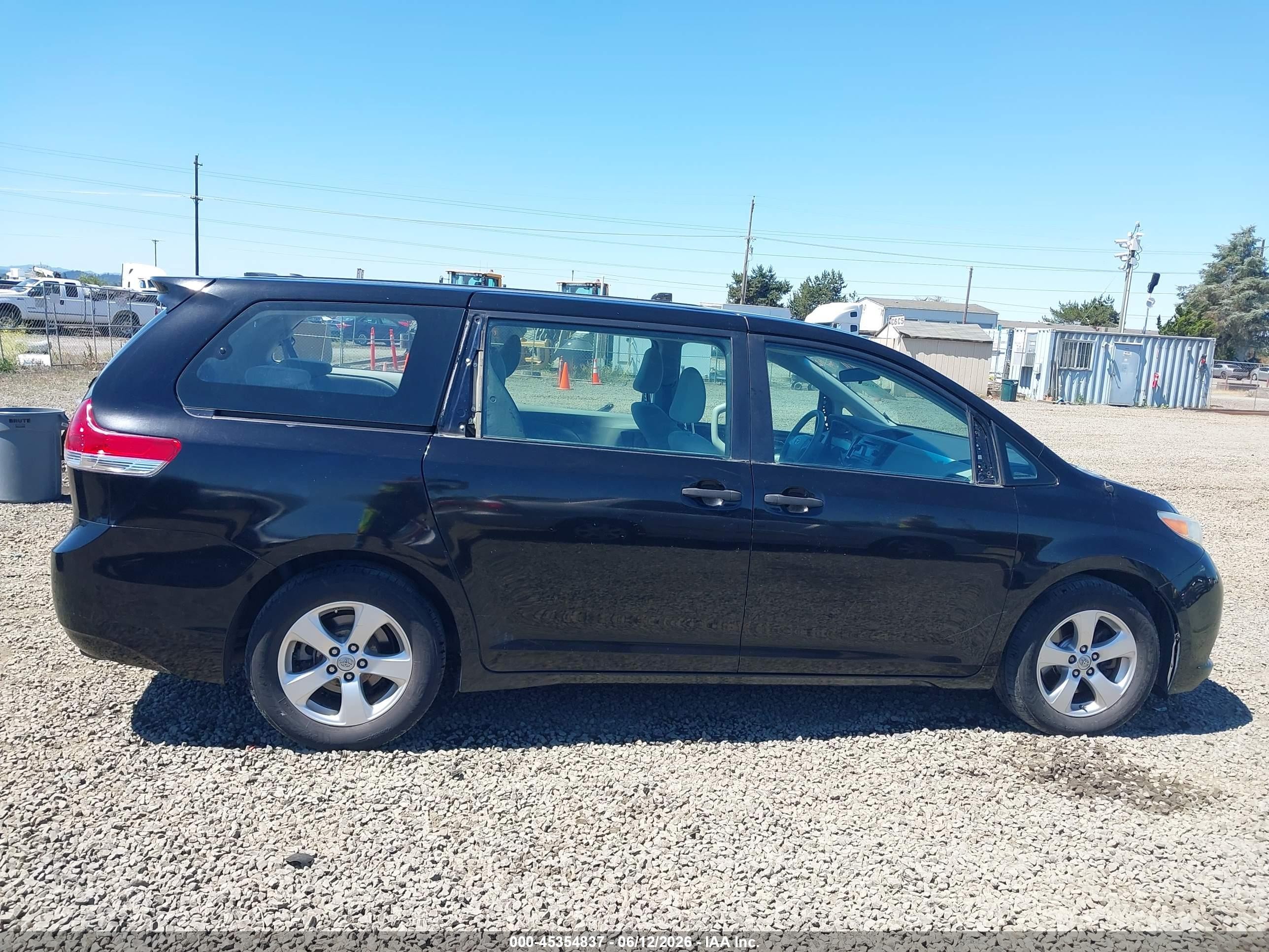 2013 Toyota Sienna L V6 7 Passenger Black vin: 5TDZK3DC4DS371303