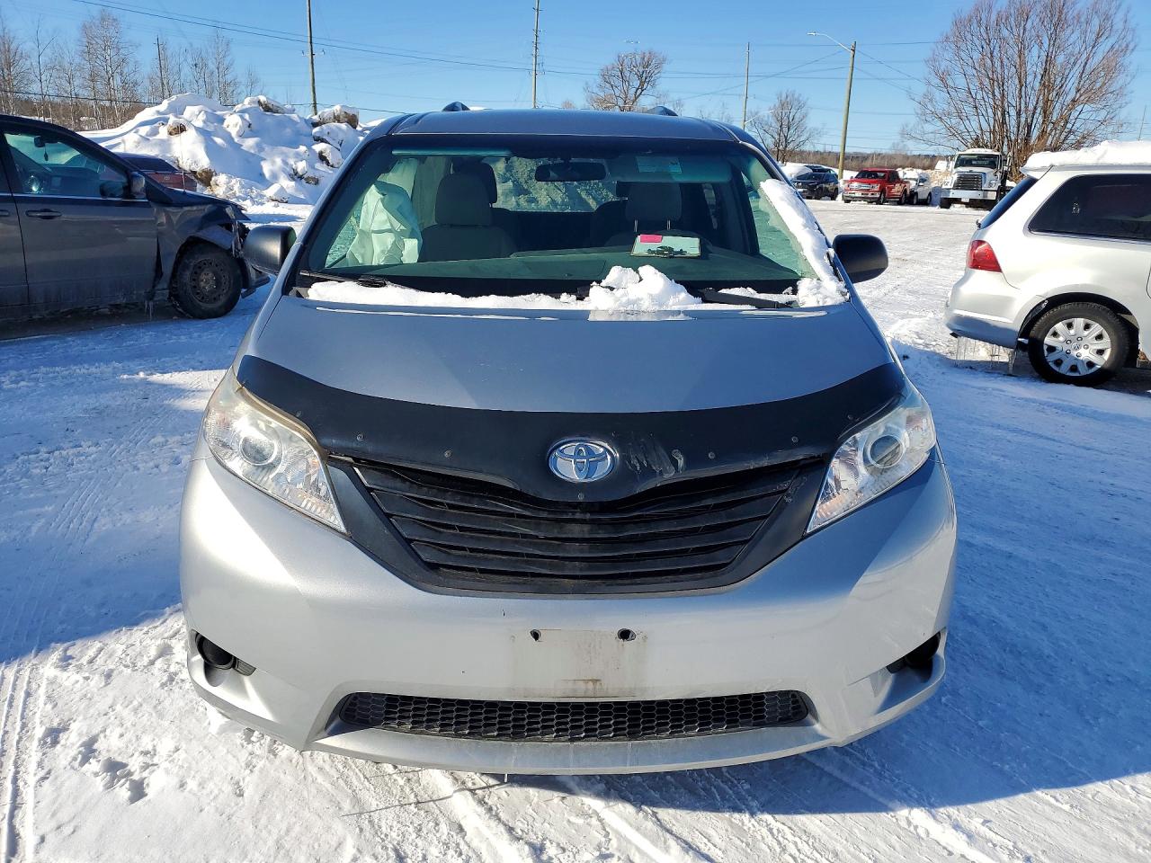 2015 Toyota Sienna Серебряный vin: 5TDZK3DC4FS595626