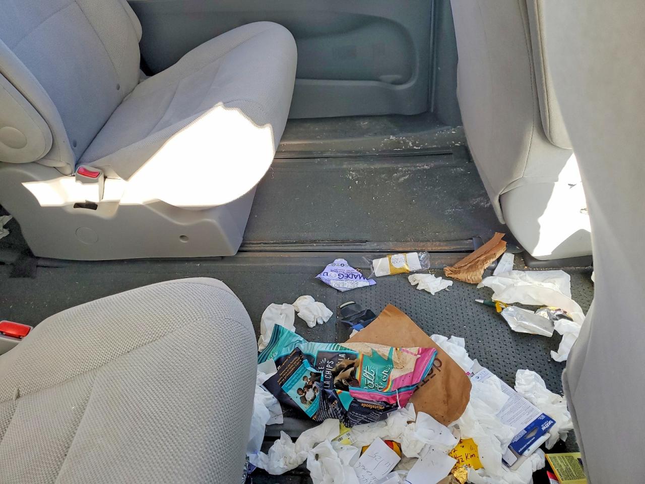 2015 Toyota Sienna Серебряный vin: 5TDZK3DC4FS595626