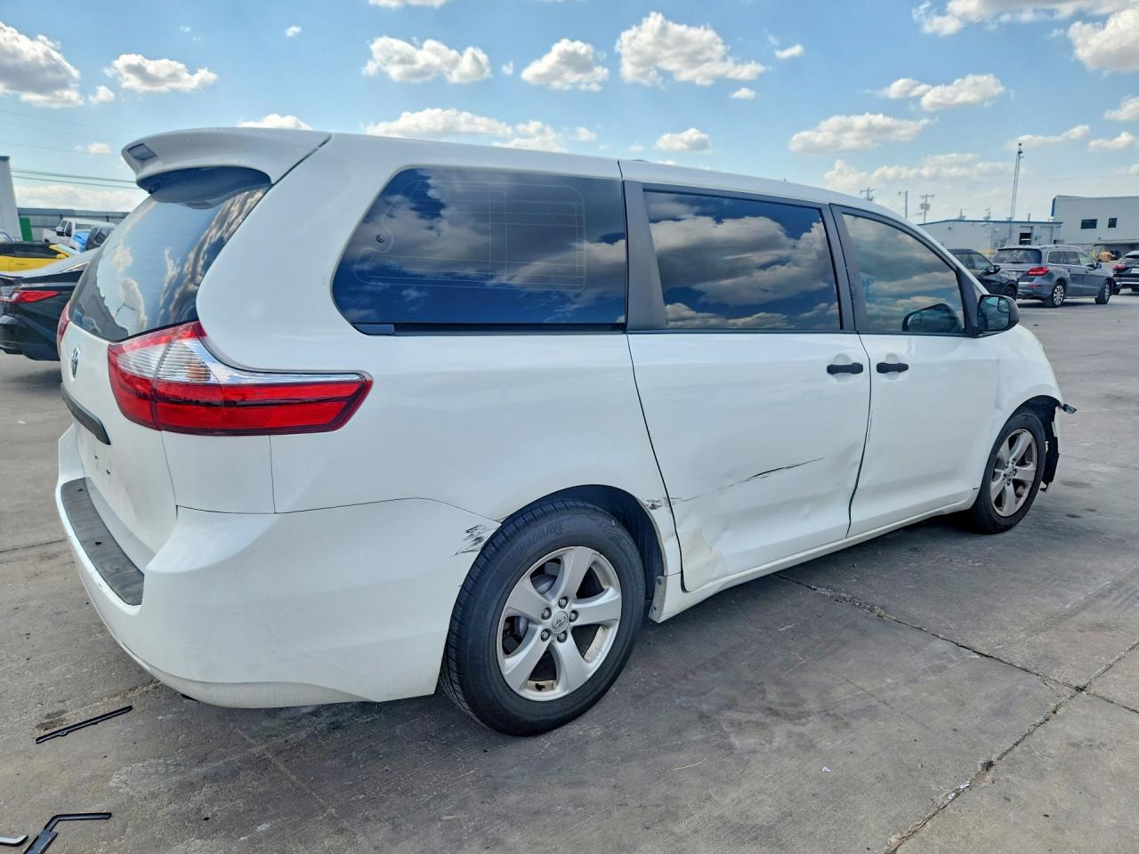 2015 Toyota Sienna L 7-passenger Белый vin: 5TDZK3DC4FS644176
