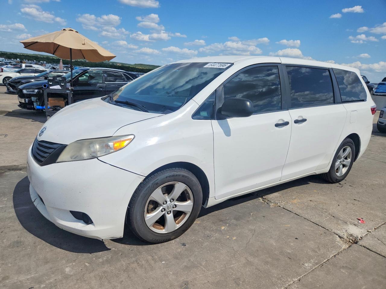 2015 Toyota Sienna L 7-passenger White vin: 5TDZK3DC4FS644176