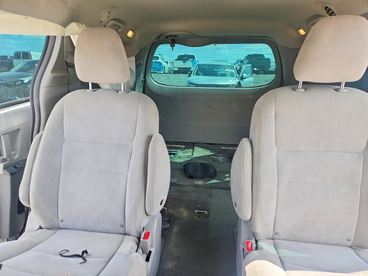 2015 Toyota Sienna L 7-passenger Белый vin: 5TDZK3DC4FS644176
