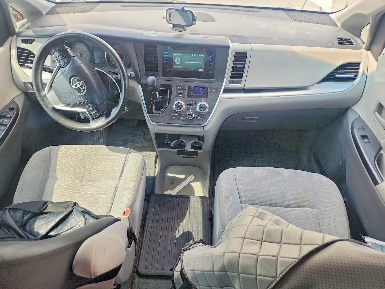 2015 Toyota Sienna L 7-passenger Белый vin: 5TDZK3DC4FS644176