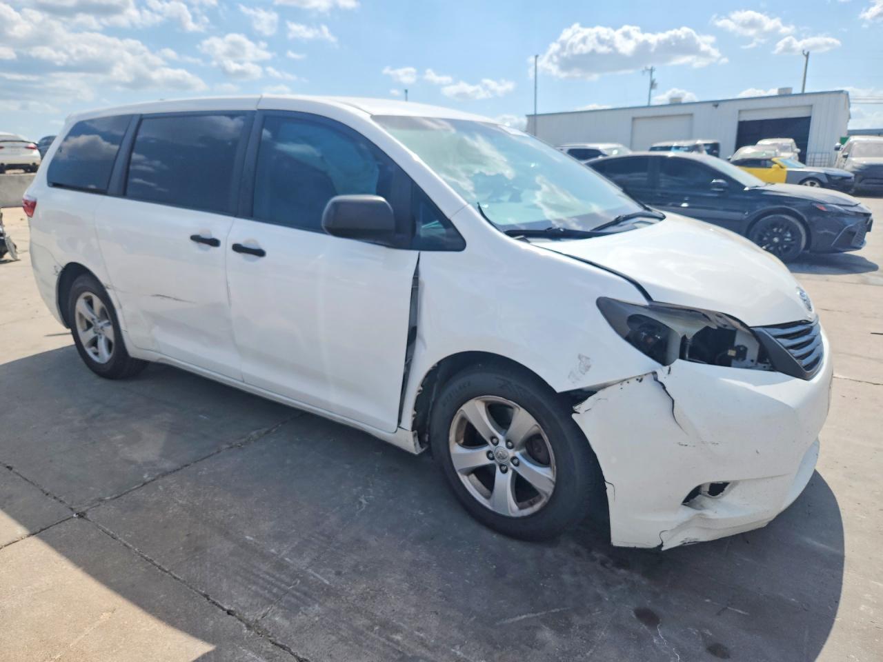 2015 Toyota Sienna L 7-passenger Белый vin: 5TDZK3DC4FS644176