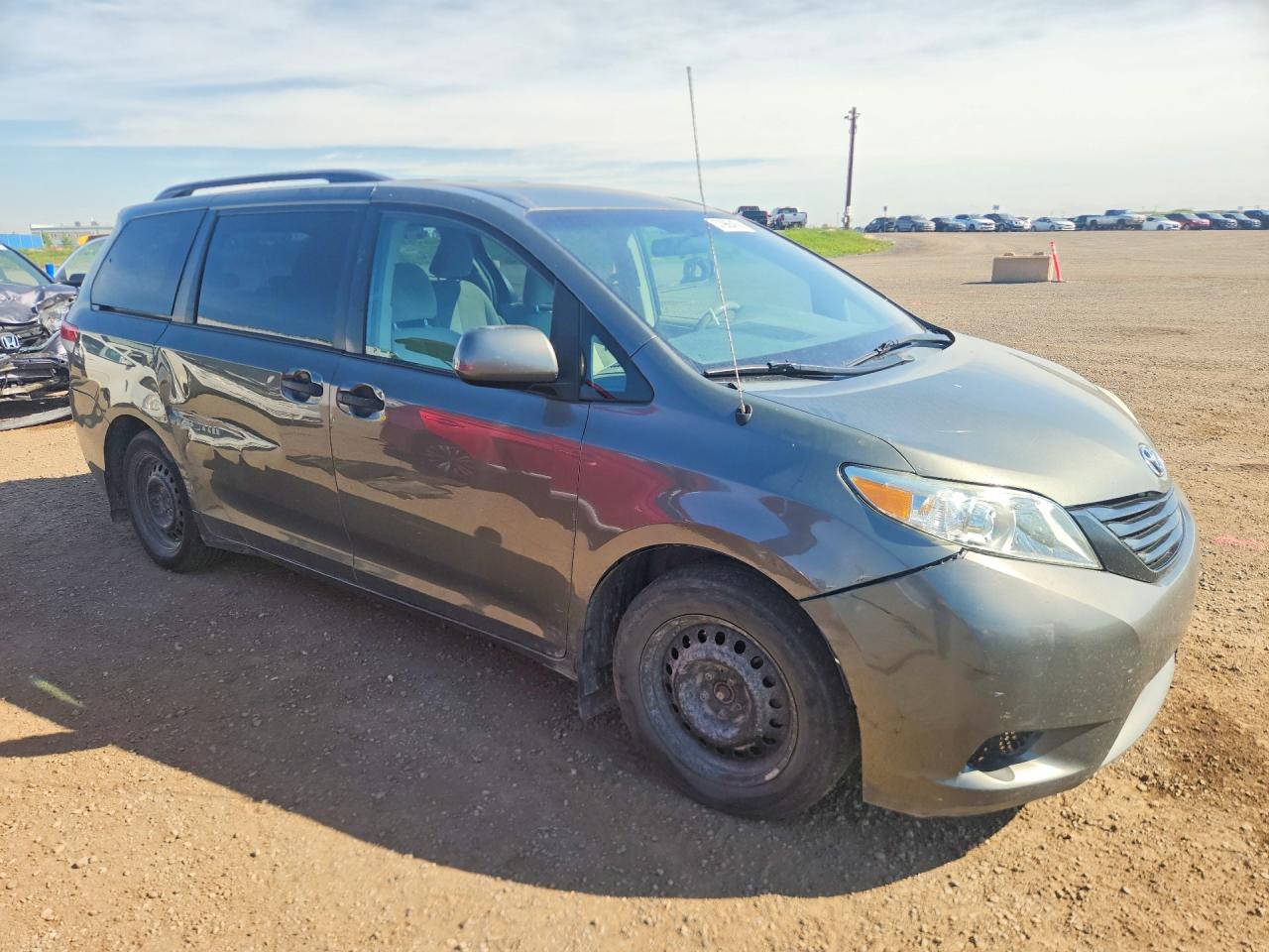 2011 Toyota Sienna Base 7-passenger Green vin: 5TDZK3DC5BS085747