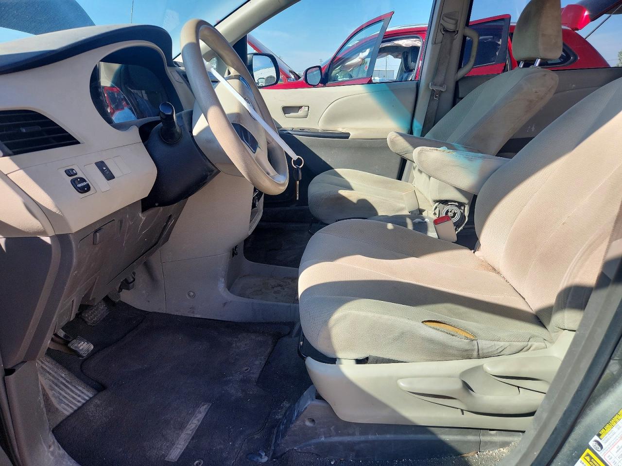 2011 Toyota Sienna Base 7-passenger Green vin: 5TDZK3DC5BS085747