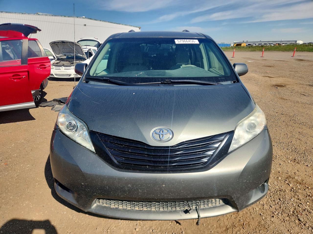 2011 Toyota Sienna Base 7-passenger Green vin: 5TDZK3DC5BS085747