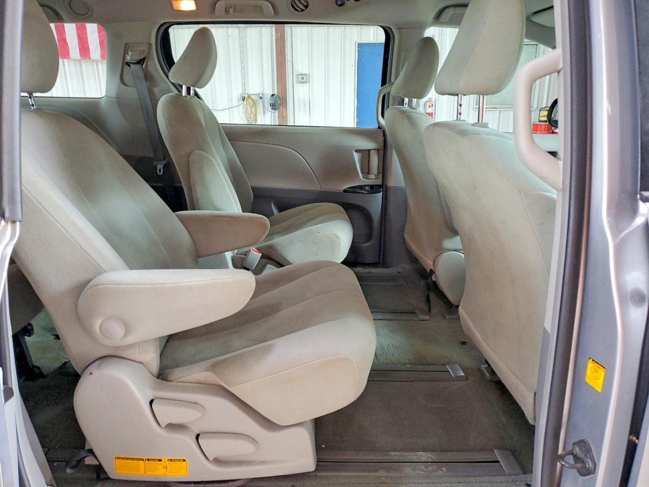 2012 Toyota Sienna Base 7-passenger Серебряный vin: 5TDZK3DC5CS185669