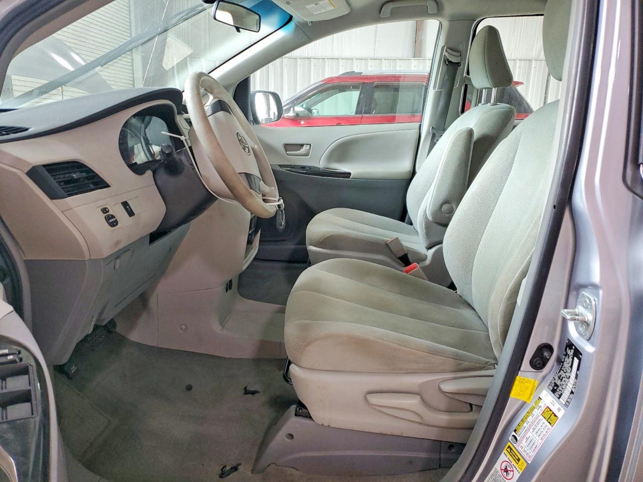 2012 Toyota Sienna Base 7-passenger Серебряный vin: 5TDZK3DC5CS185669