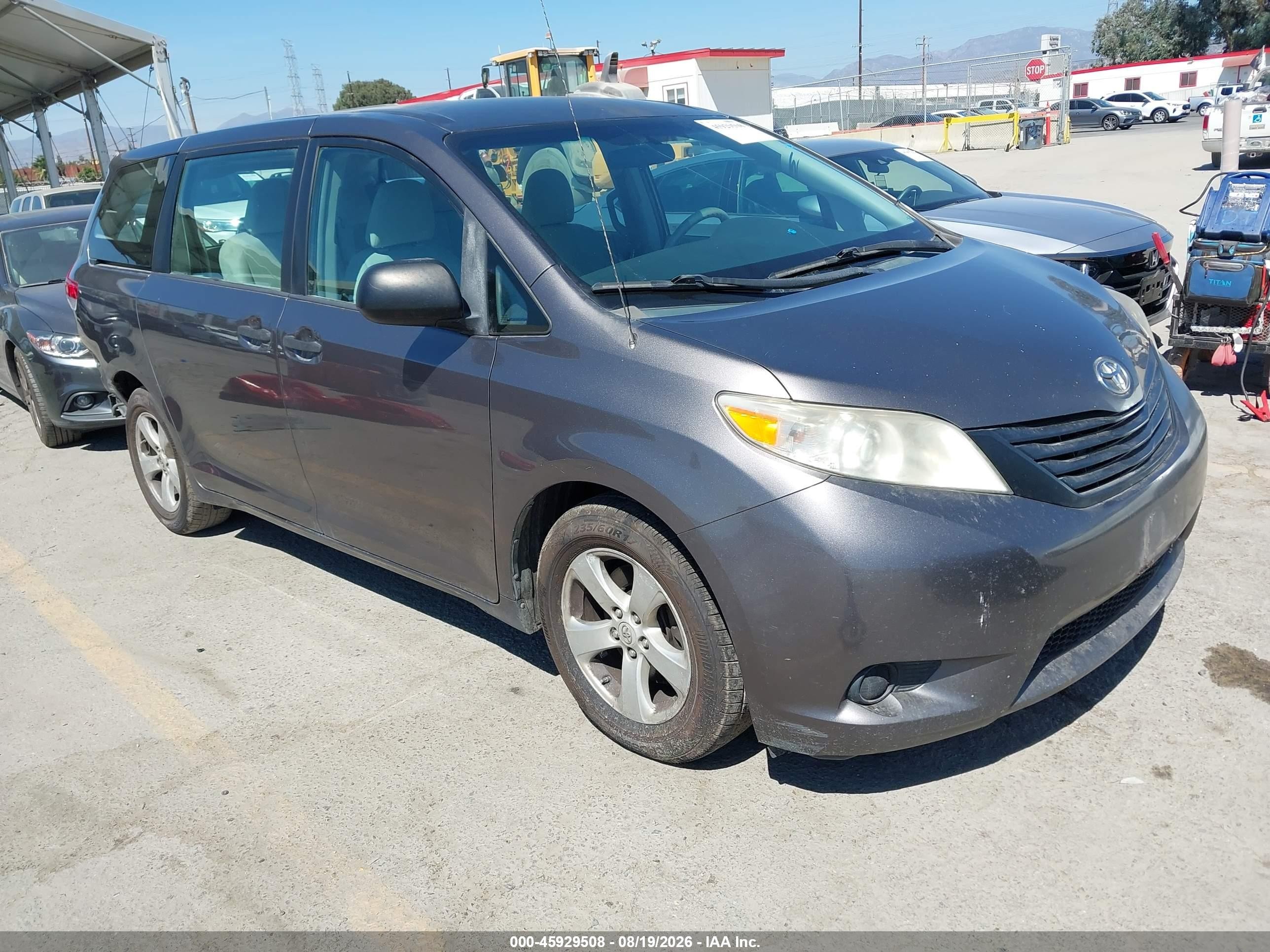 2013 Toyota Sienna L V6 7 Passenger Серый vin: 5TDZK3DC5DS305133