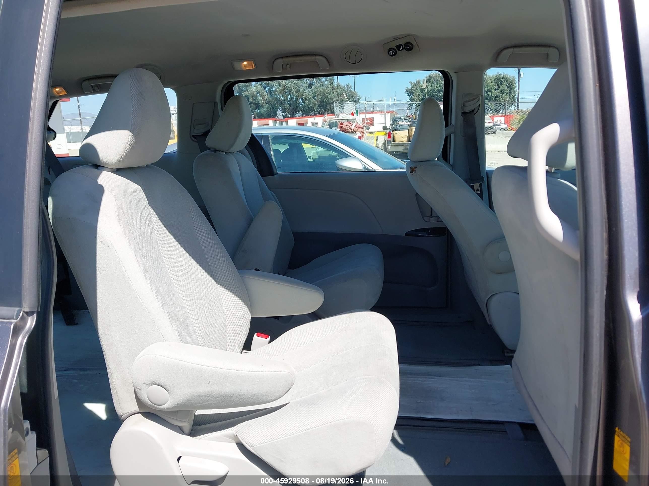 2013 Toyota Sienna L V6 7 Passenger Серый vin: 5TDZK3DC5DS305133