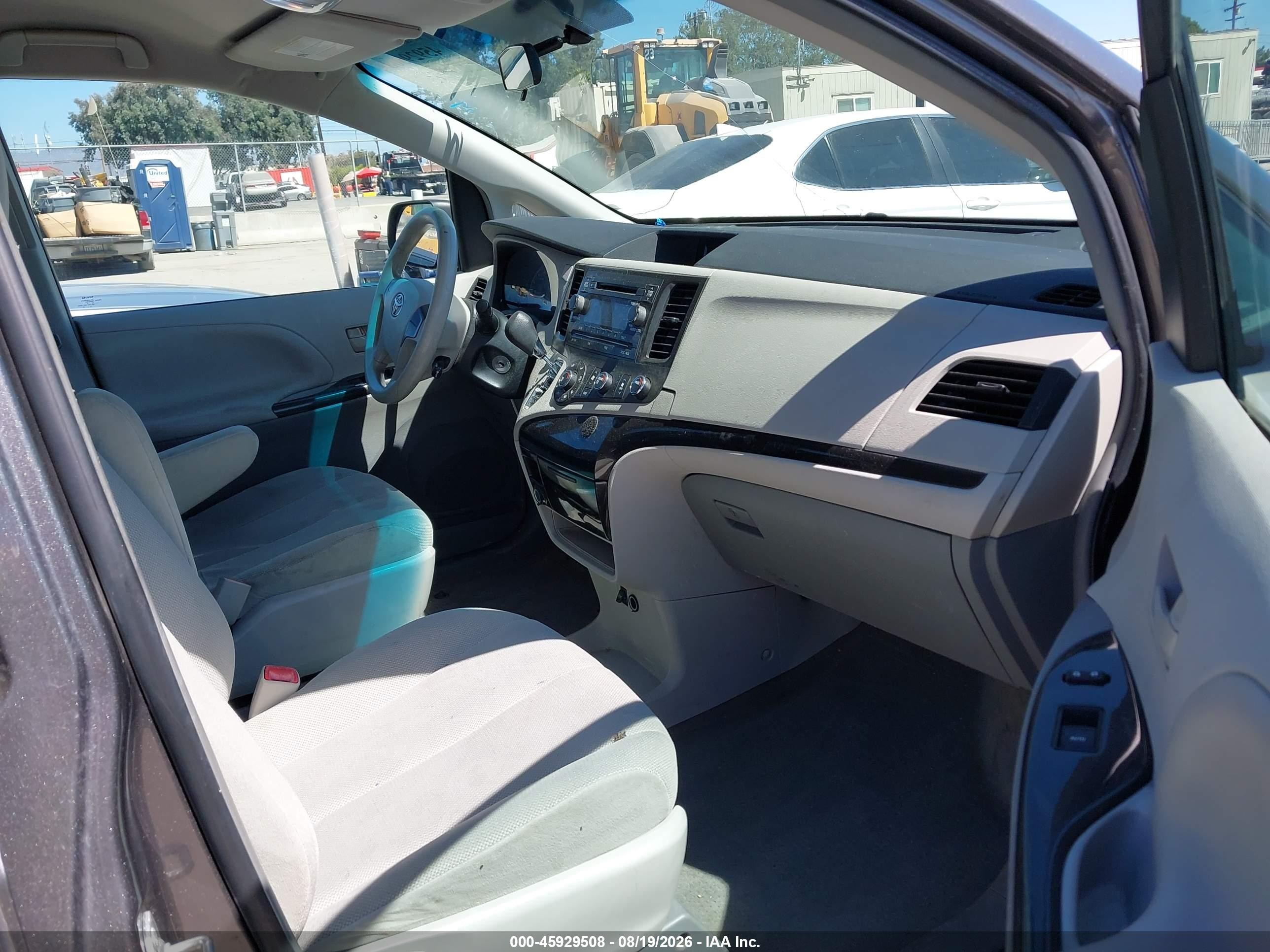 2013 Toyota Sienna L V6 7 Passenger Серый vin: 5TDZK3DC5DS305133