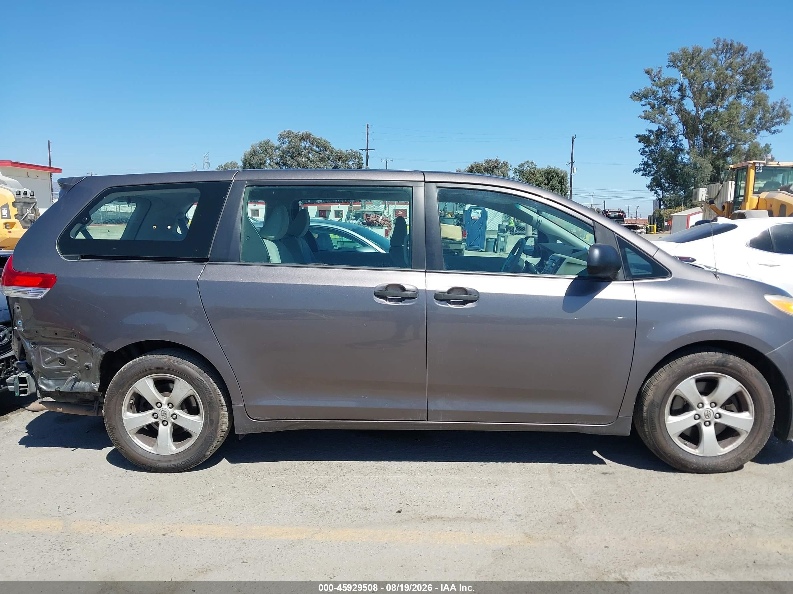 2013 Toyota Sienna L V6 7 Passenger Серый vin: 5TDZK3DC5DS305133