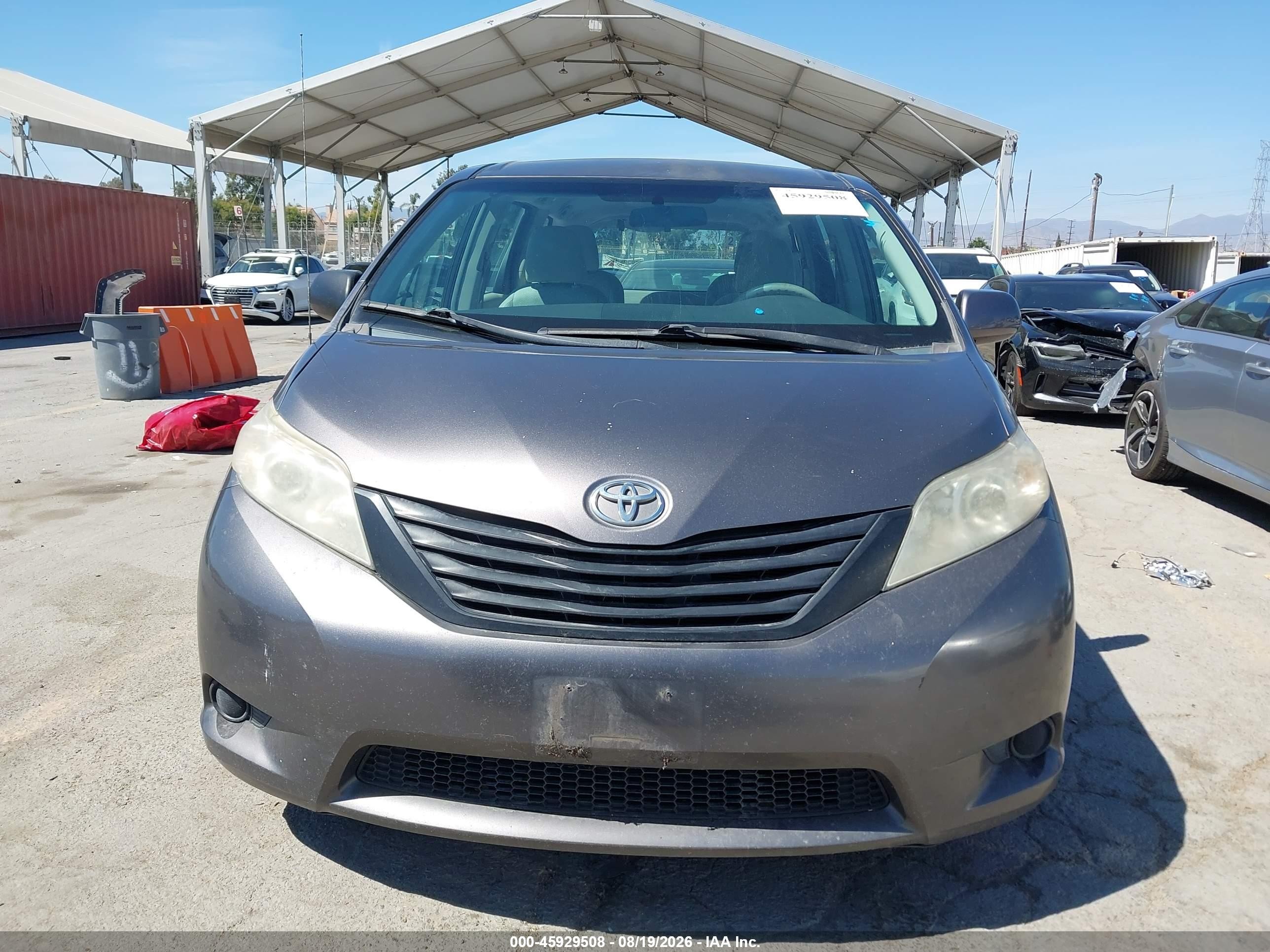 2013 Toyota Sienna L V6 7 Passenger Серый vin: 5TDZK3DC5DS305133