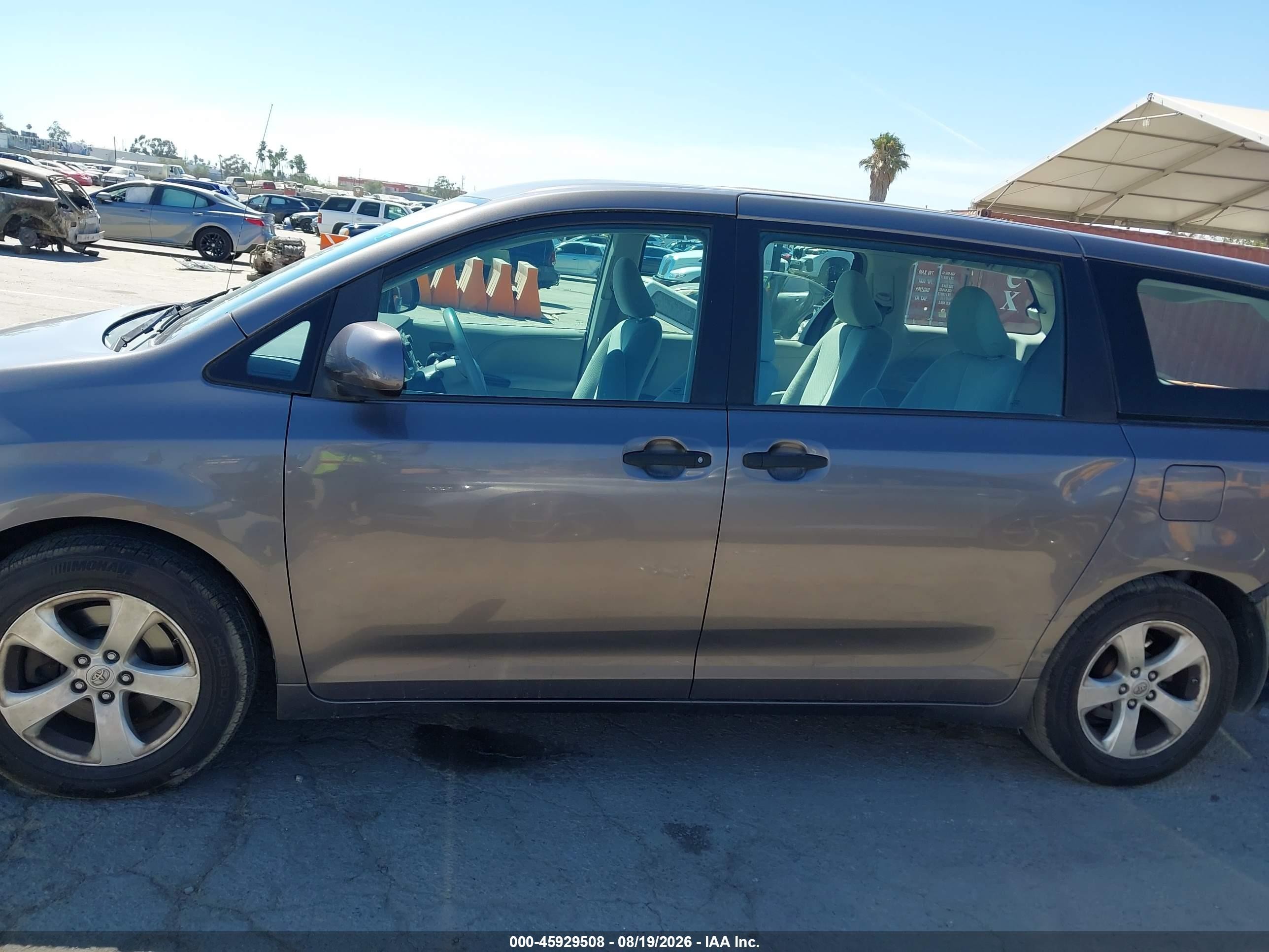 2013 Toyota Sienna L V6 7 Passenger Серый vin: 5TDZK3DC5DS305133