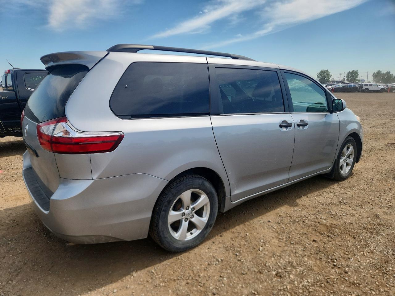2015 Toyota Sienna L 7-passenger Silver vin: 5TDZK3DC5FS574543