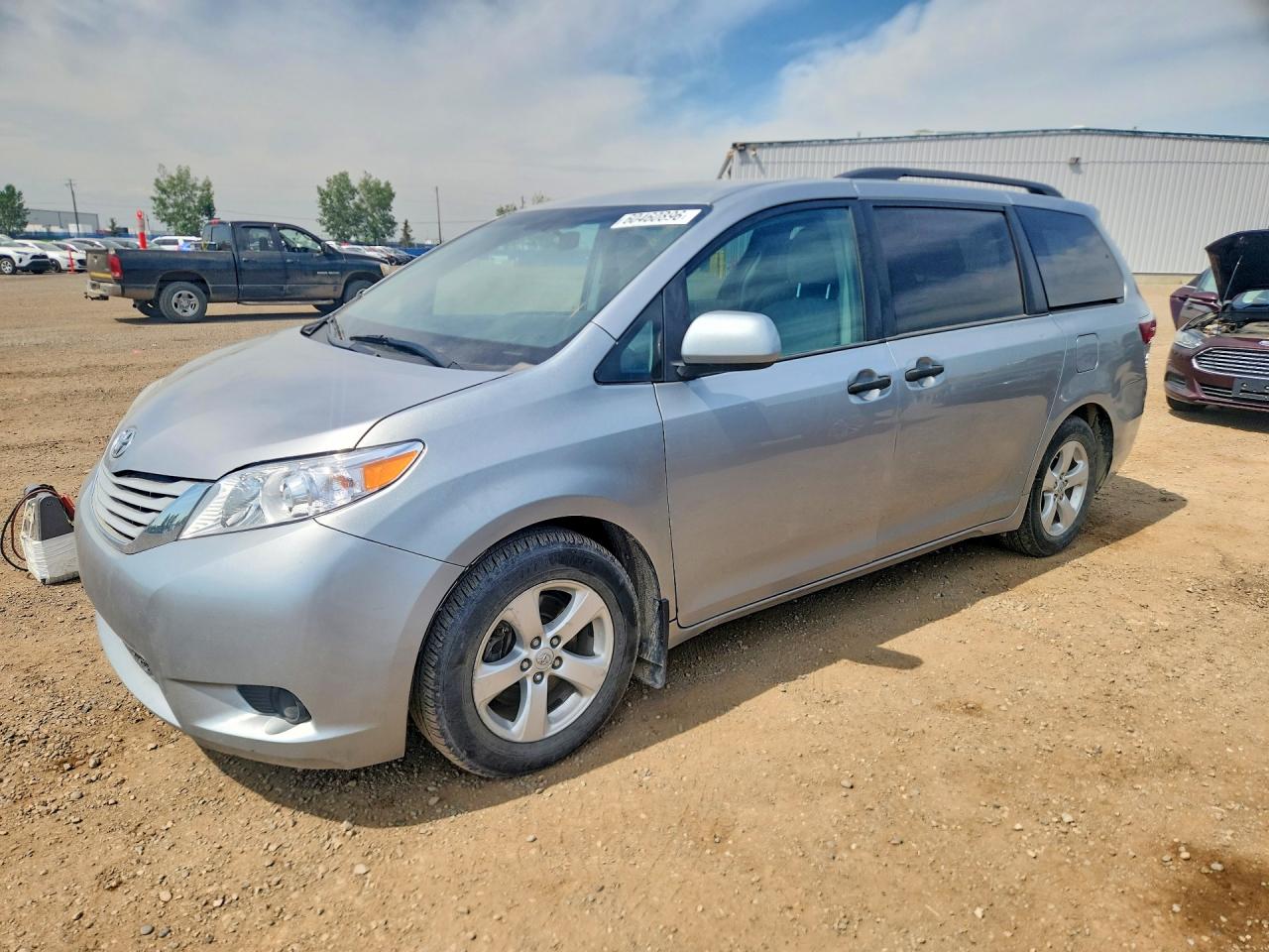 2015 Toyota Sienna L 7-passenger Silver vin: 5TDZK3DC5FS574543