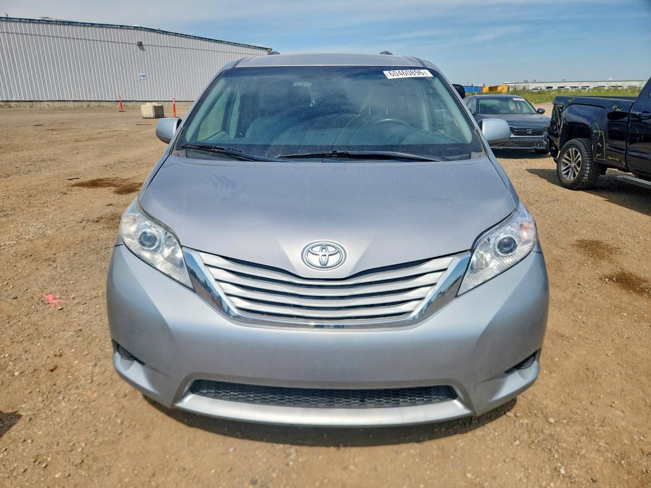 2015 Toyota Sienna L 7-passenger Silver vin: 5TDZK3DC5FS574543