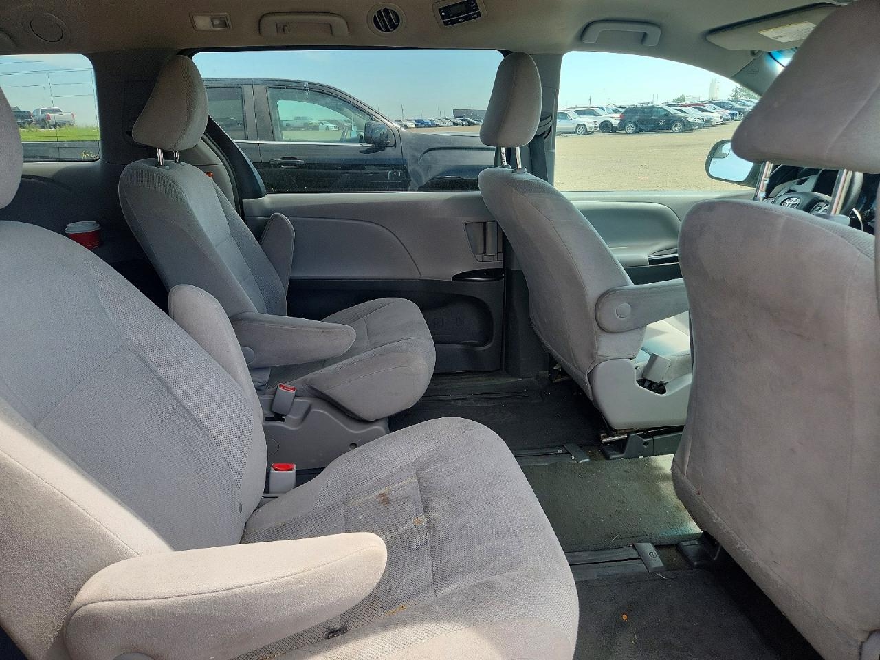 2015 Toyota Sienna L 7-passenger Silver vin: 5TDZK3DC5FS574543