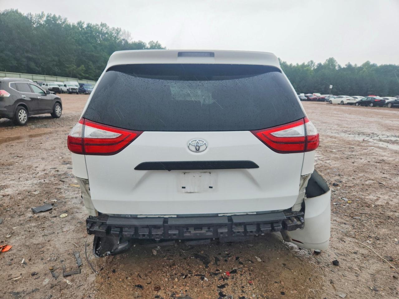 2015 Toyota Sienna L 7-passenger White vin: 5TDZK3DC5FS605340