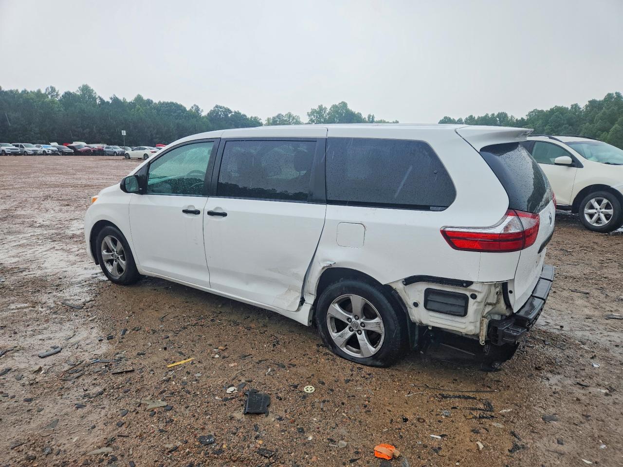 2015 Toyota Sienna L 7-passenger White vin: 5TDZK3DC5FS605340