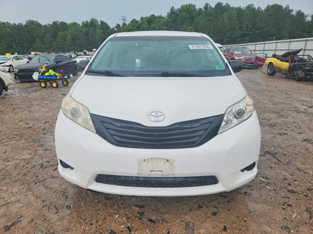 2015 Toyota Sienna L 7-passenger White vin: 5TDZK3DC5FS605340
