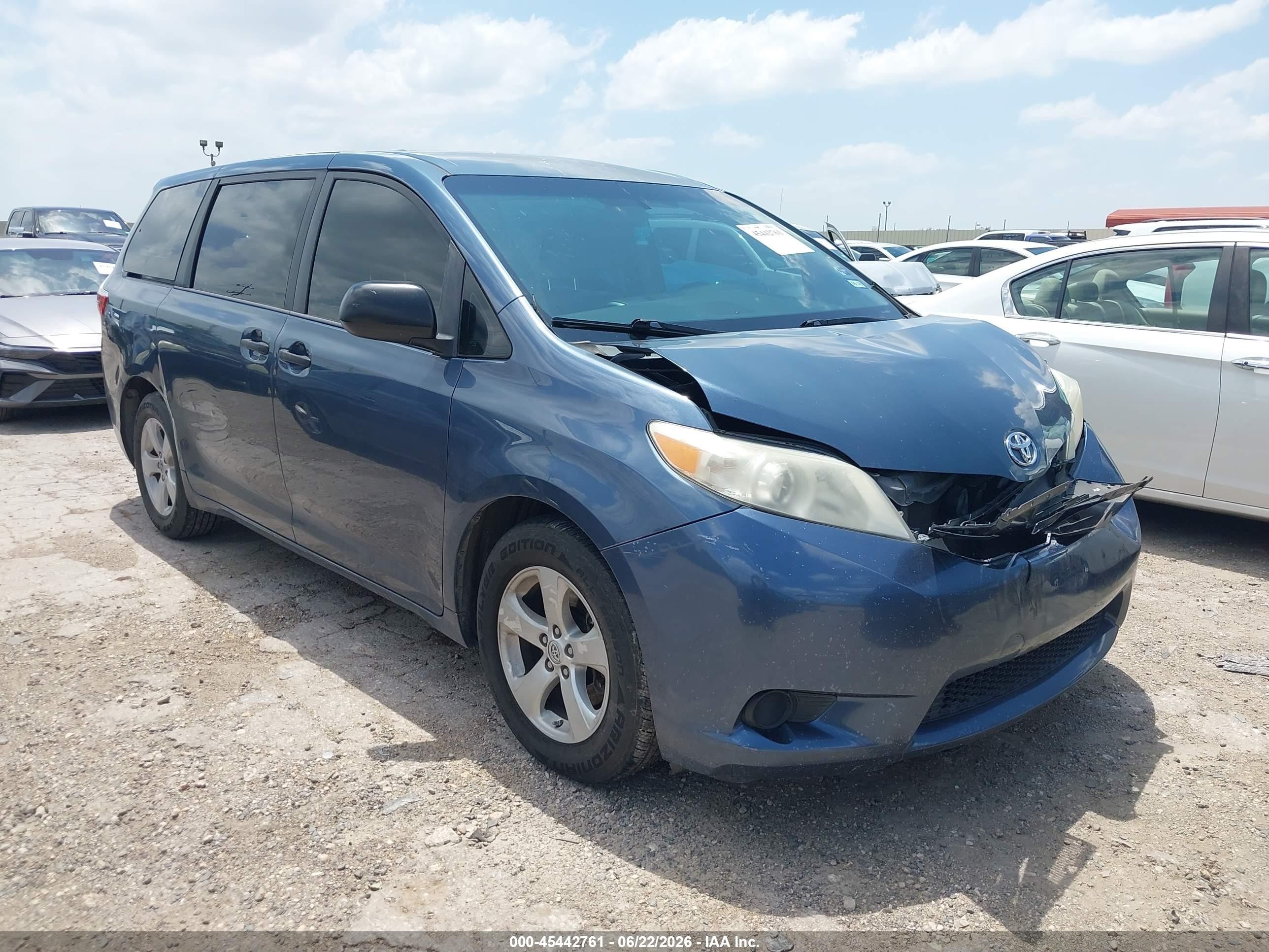 2015 Toyota Sienna L 7 Passenger Blue vin: 5TDZK3DC5FS650665