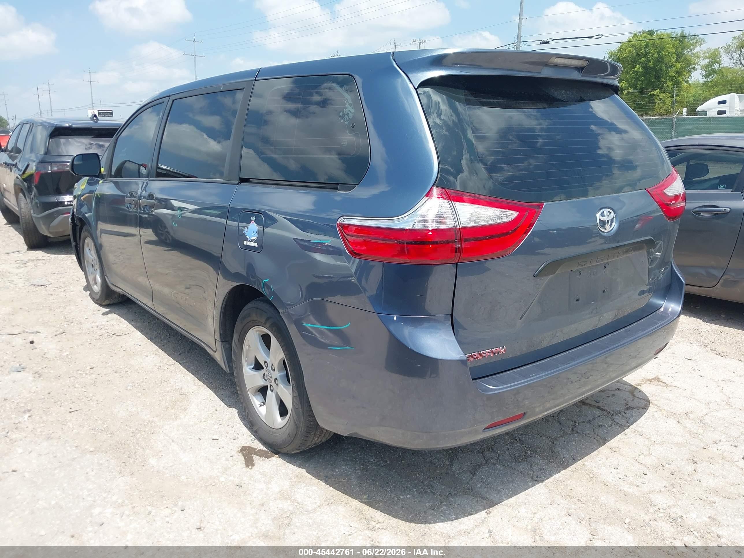2015 Toyota Sienna L 7 Passenger Blue vin: 5TDZK3DC5FS650665