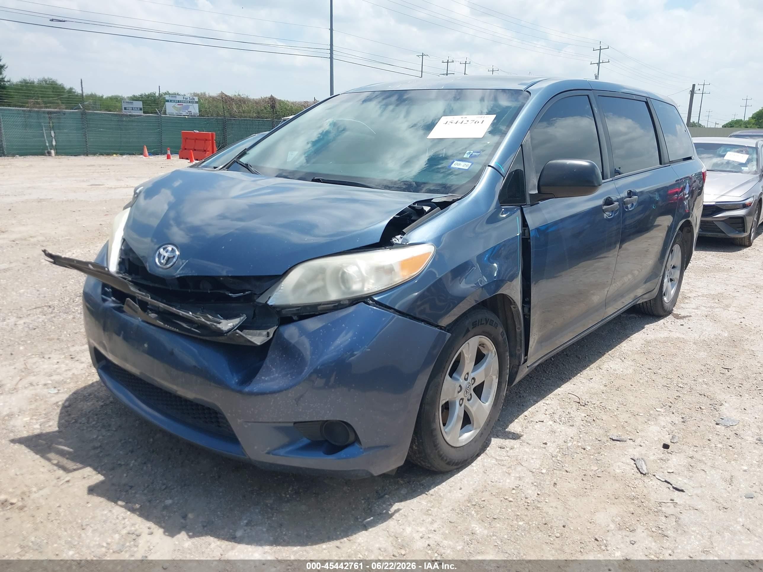 2015 Toyota Sienna L 7 Passenger Blue vin: 5TDZK3DC5FS650665