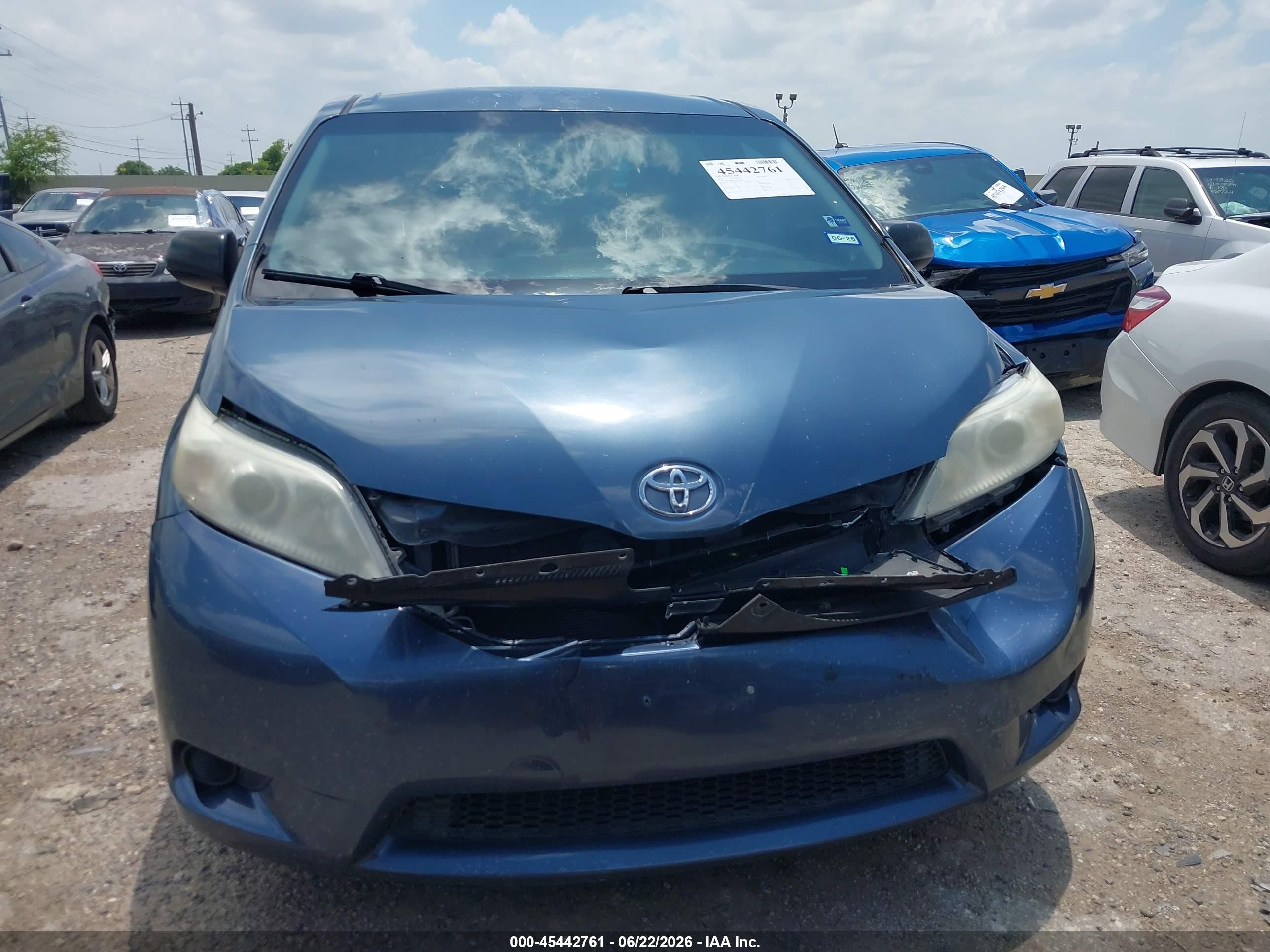 2015 Toyota Sienna L 7 Passenger Blue vin: 5TDZK3DC5FS650665