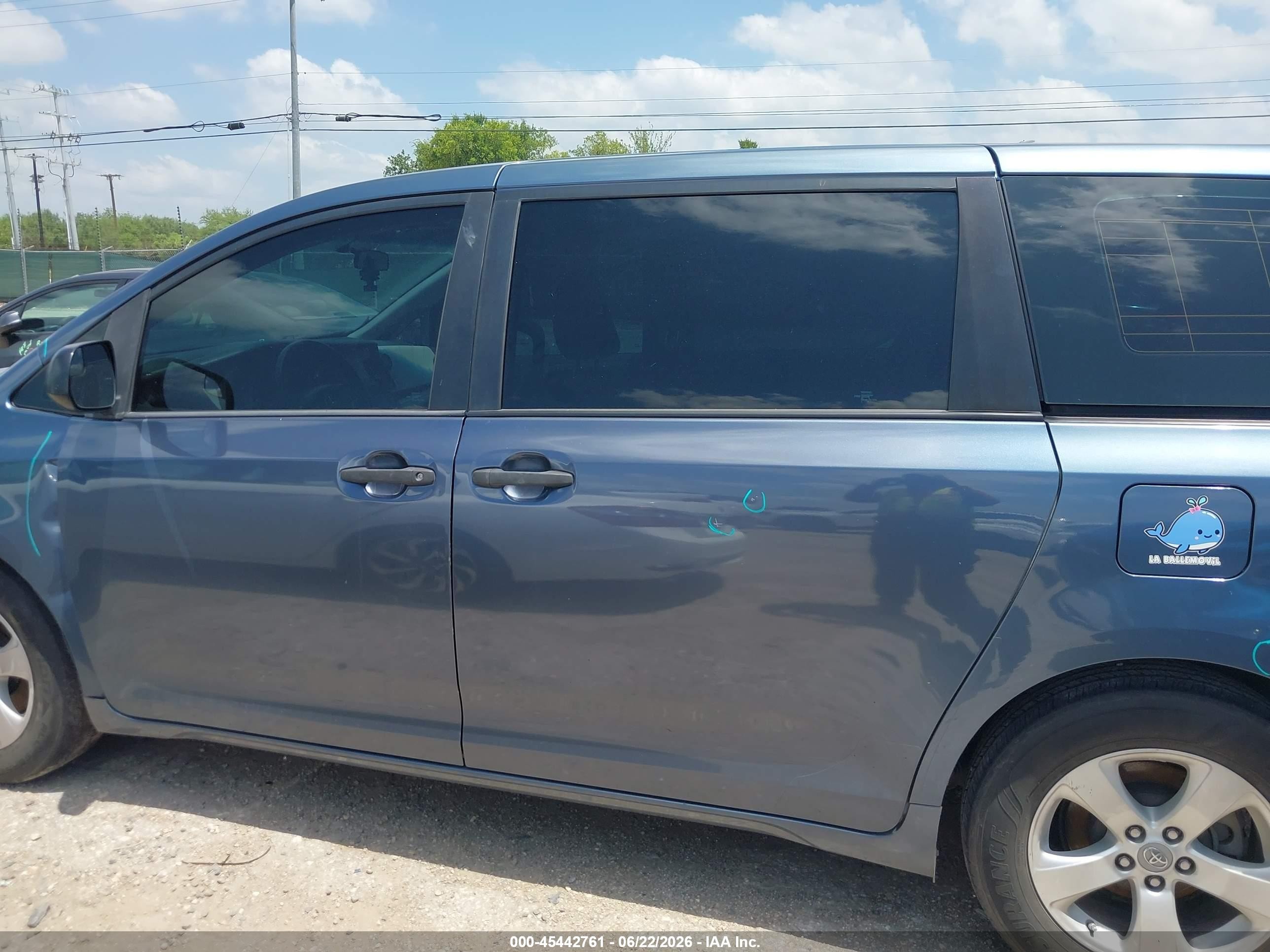 2015 Toyota Sienna L 7 Passenger Blue vin: 5TDZK3DC5FS650665
