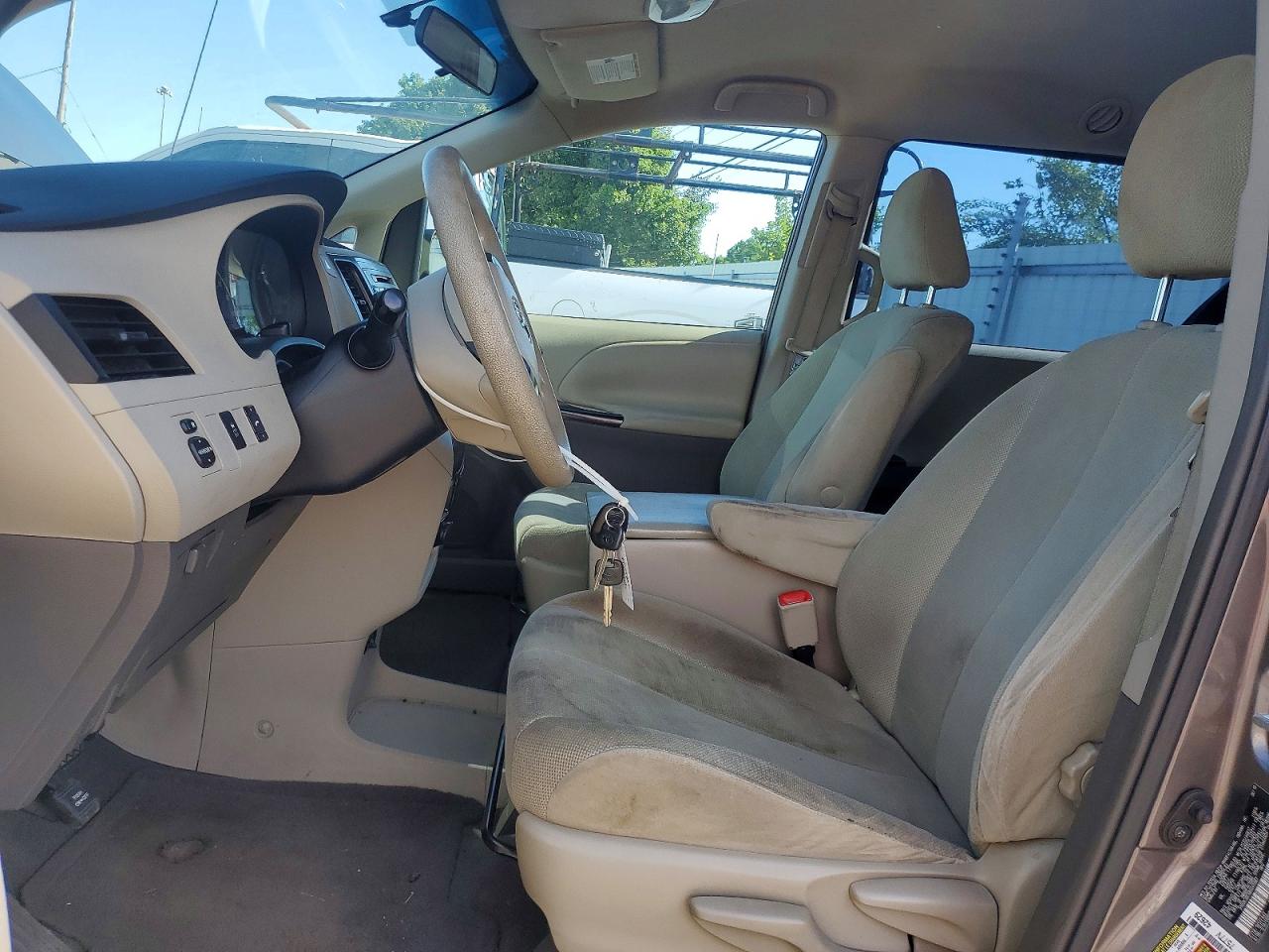 2011 Toyota Sienna Base 7-passenger Gray vin: 5TDZK3DC6BS045967