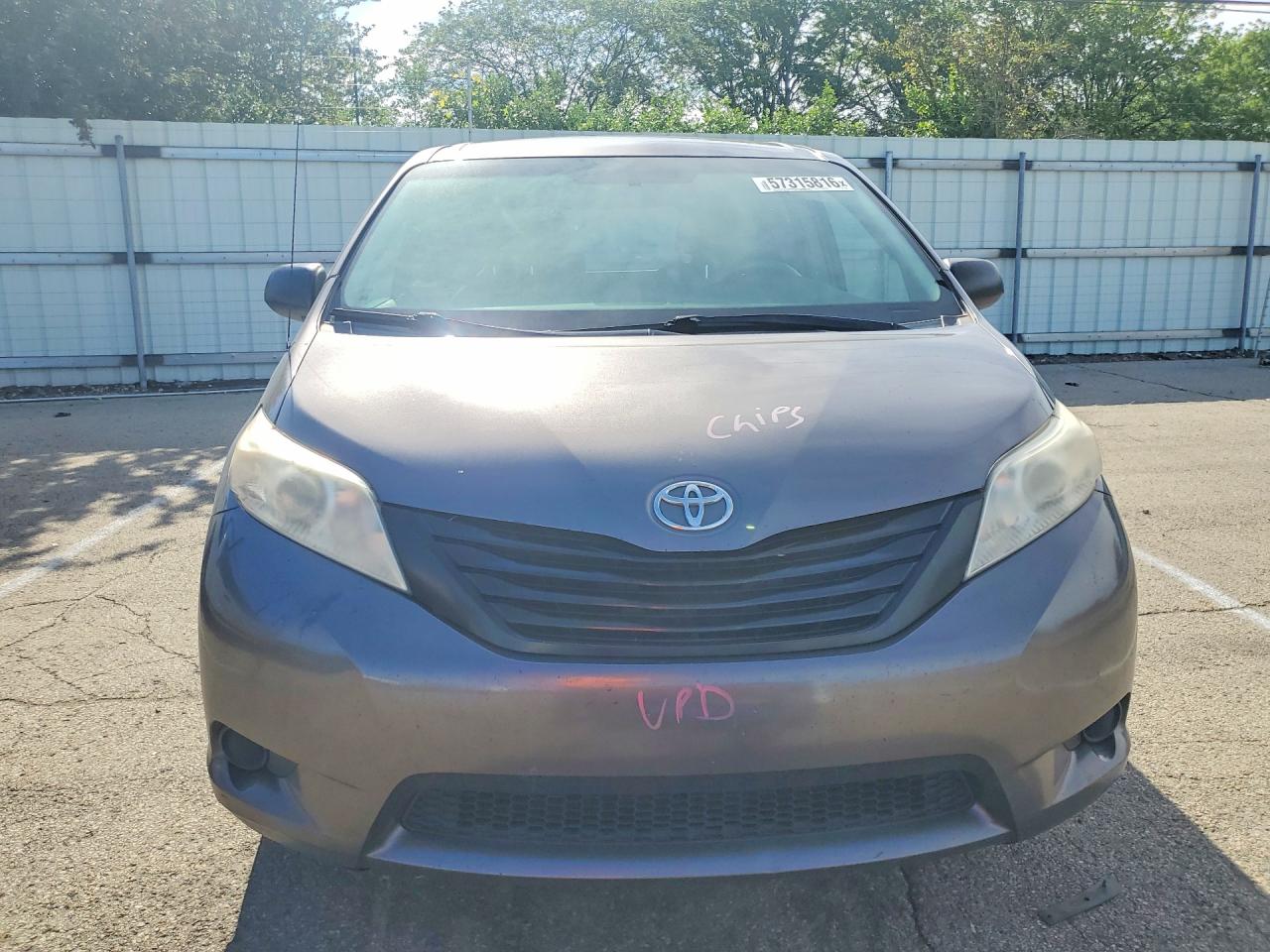 2011 Toyota Sienna Base 7-passenger Gray vin: 5TDZK3DC6BS045967