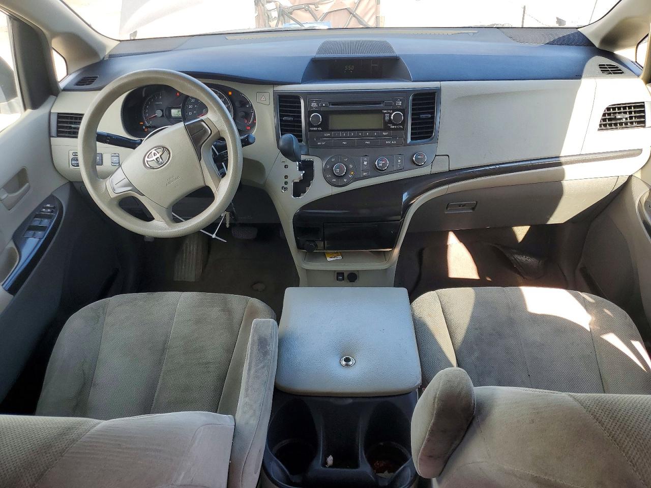 2011 Toyota Sienna Base 7-passenger Gray vin: 5TDZK3DC6BS045967