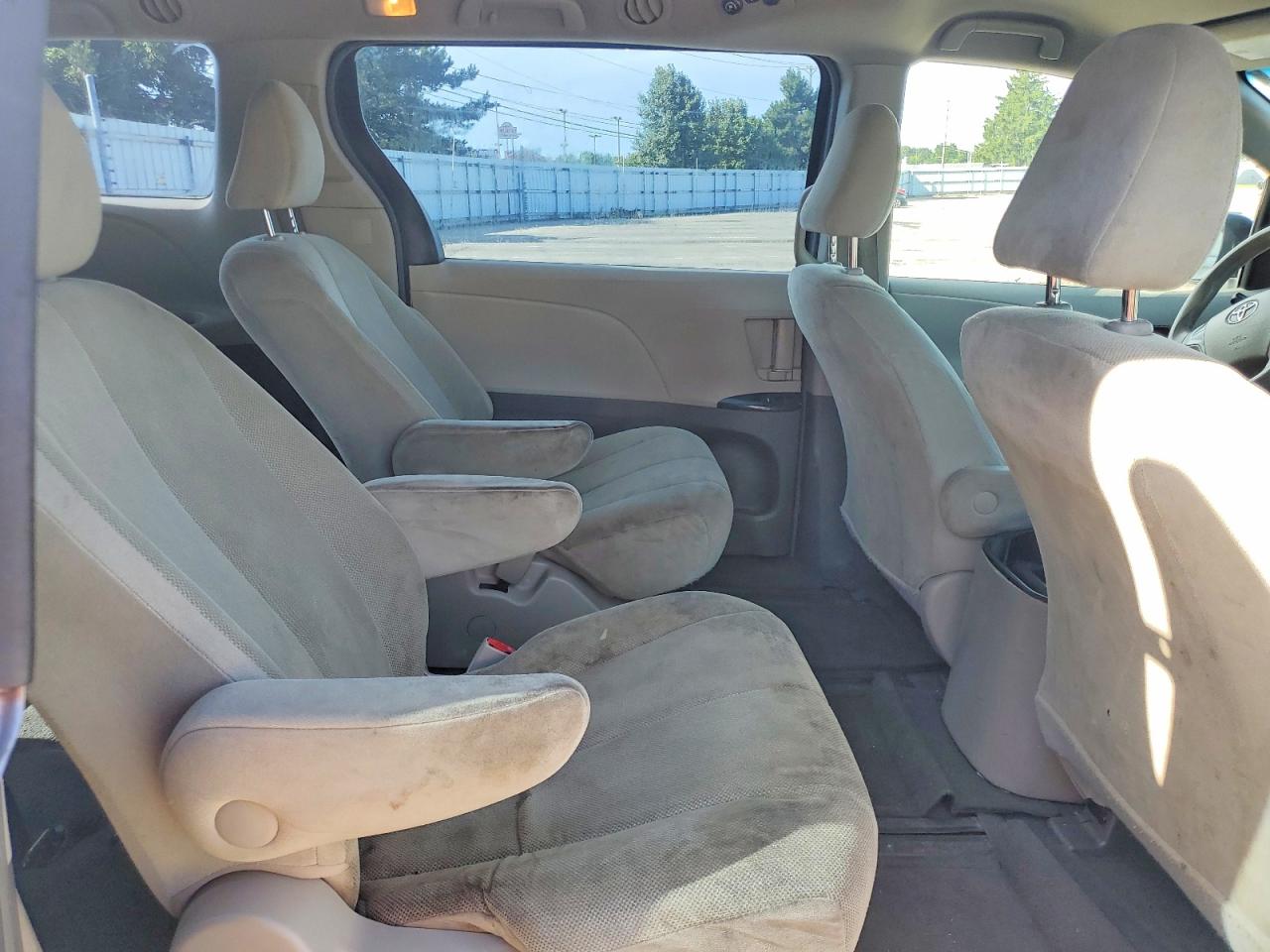 2011 Toyota Sienna Base 7-passenger Gray vin: 5TDZK3DC6BS045967