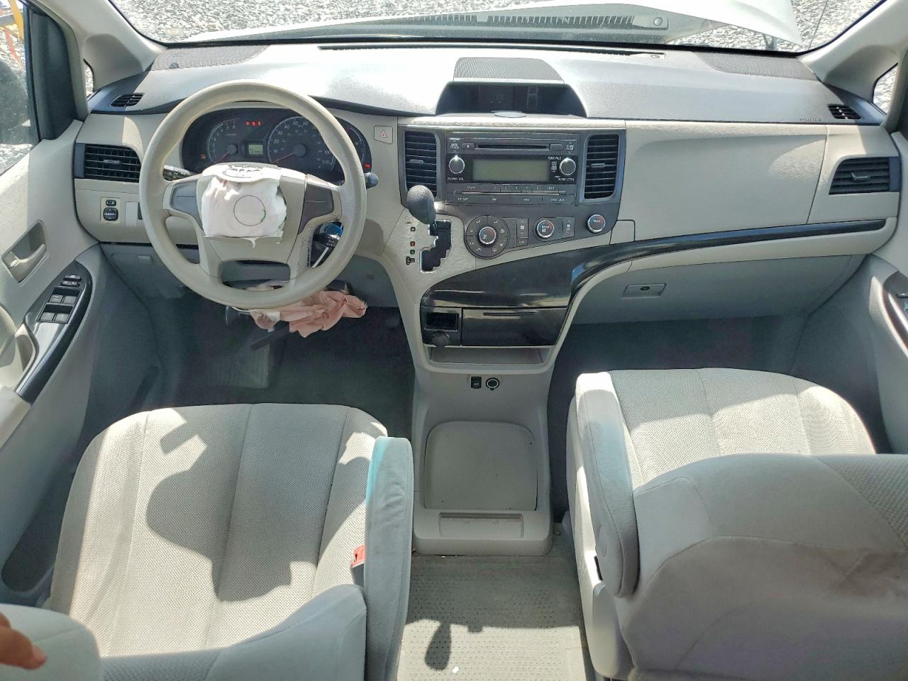 2012 Toyota Sienna Base 7-passenger Silver vin: 5TDZK3DC6CS196583