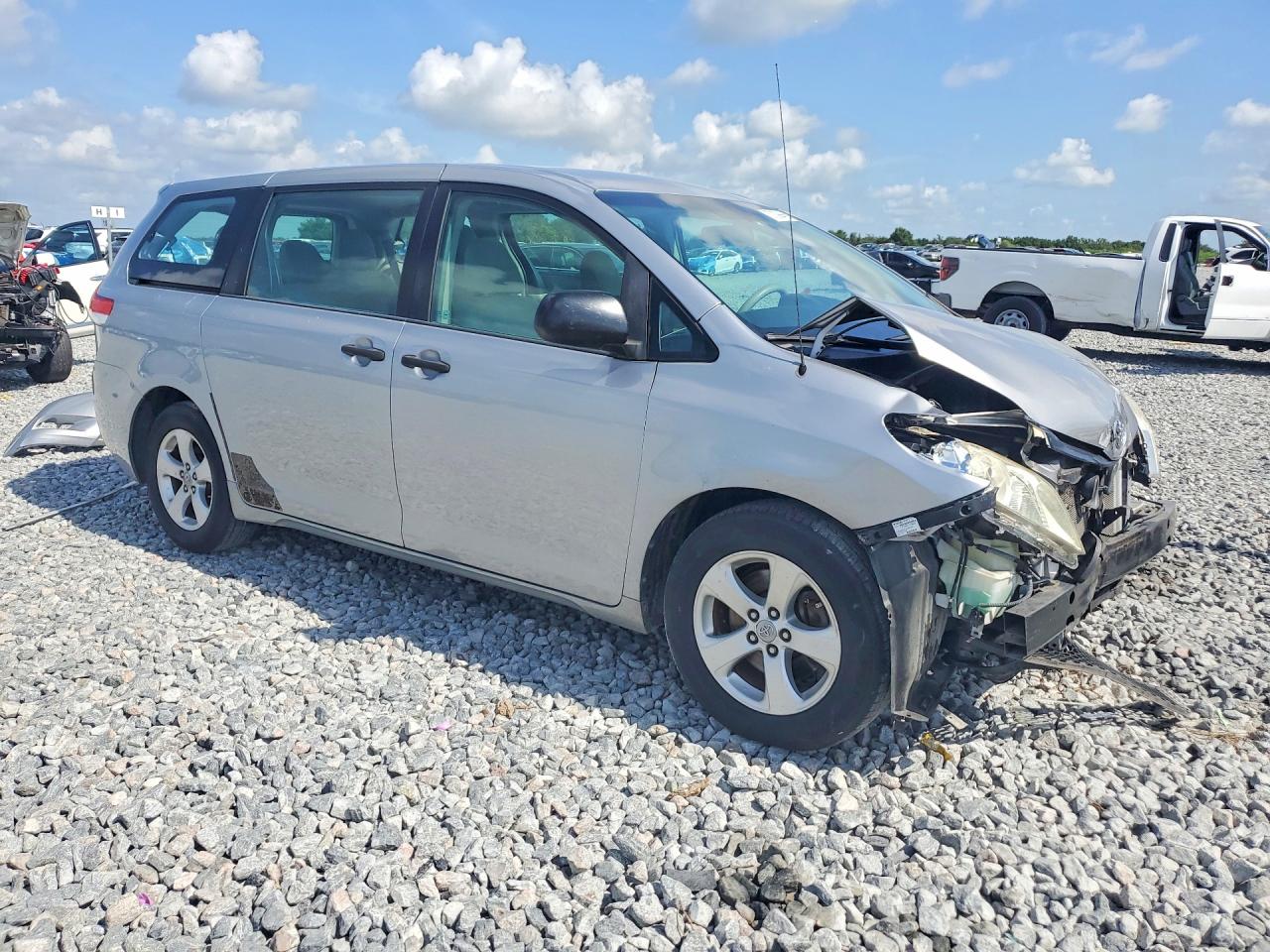 2012 Toyota Sienna Base 7-passenger Silver vin: 5TDZK3DC6CS196583