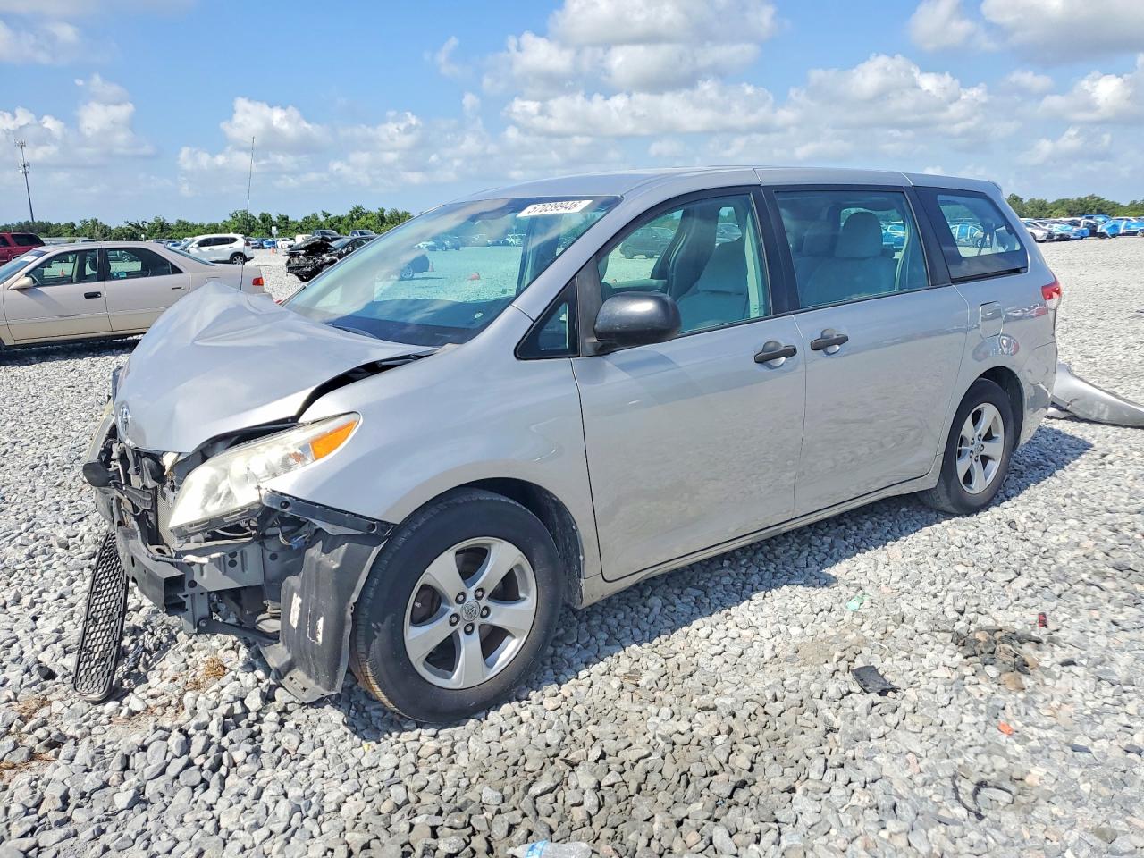 2012 Toyota Sienna Base 7-passenger Серебряный vin: 5TDZK3DC6CS196583