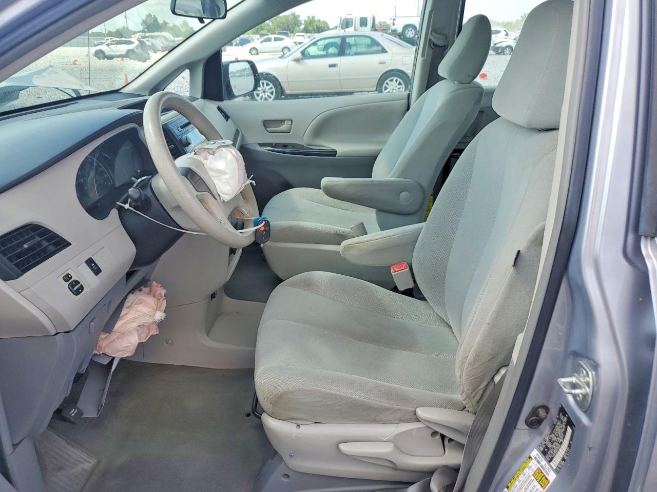 2012 Toyota Sienna Base 7-passenger Silver vin: 5TDZK3DC6CS196583